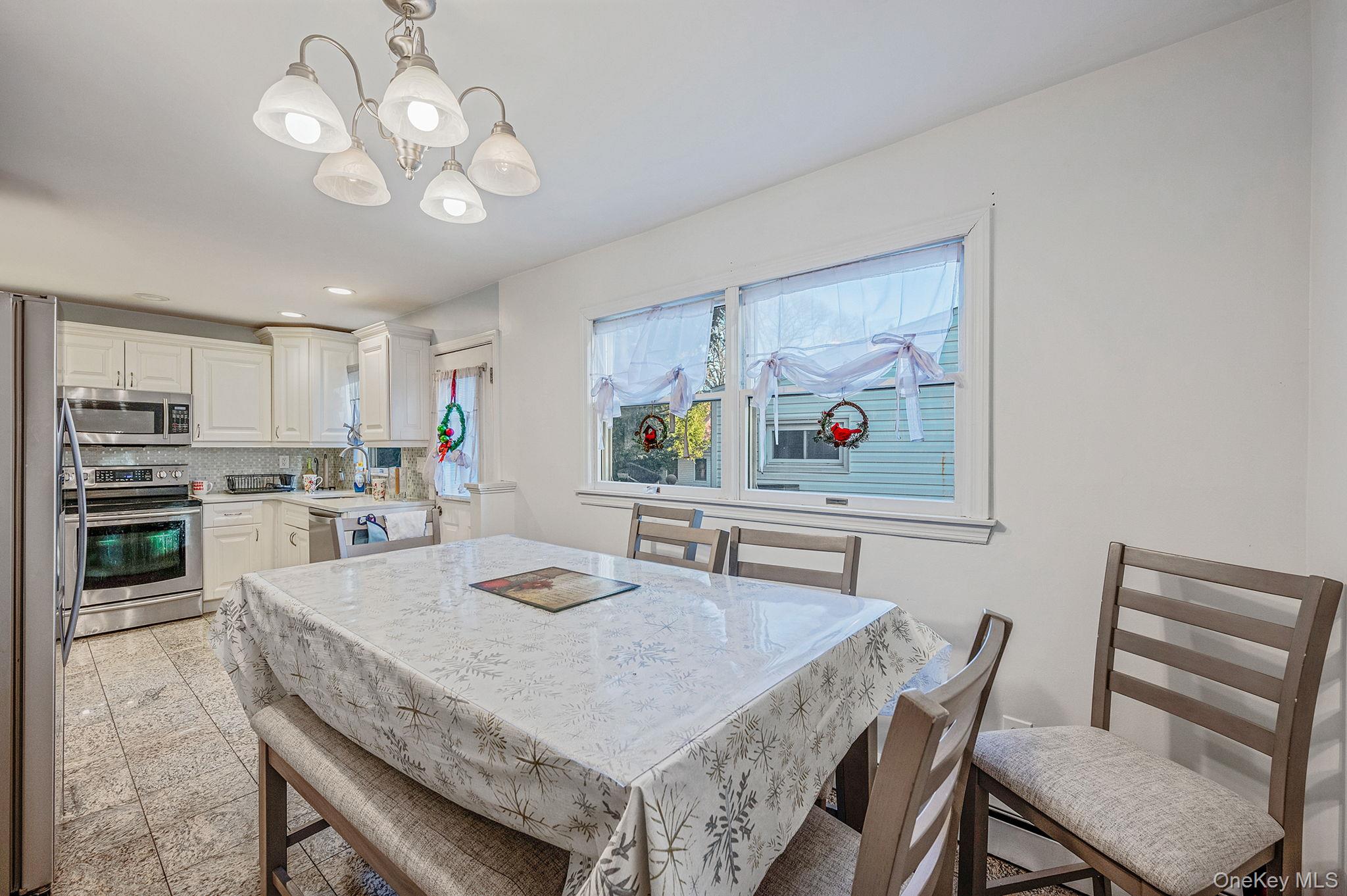 #13 photo, 15 Macon Street, 東長島 Lindenhurst , NY 11757