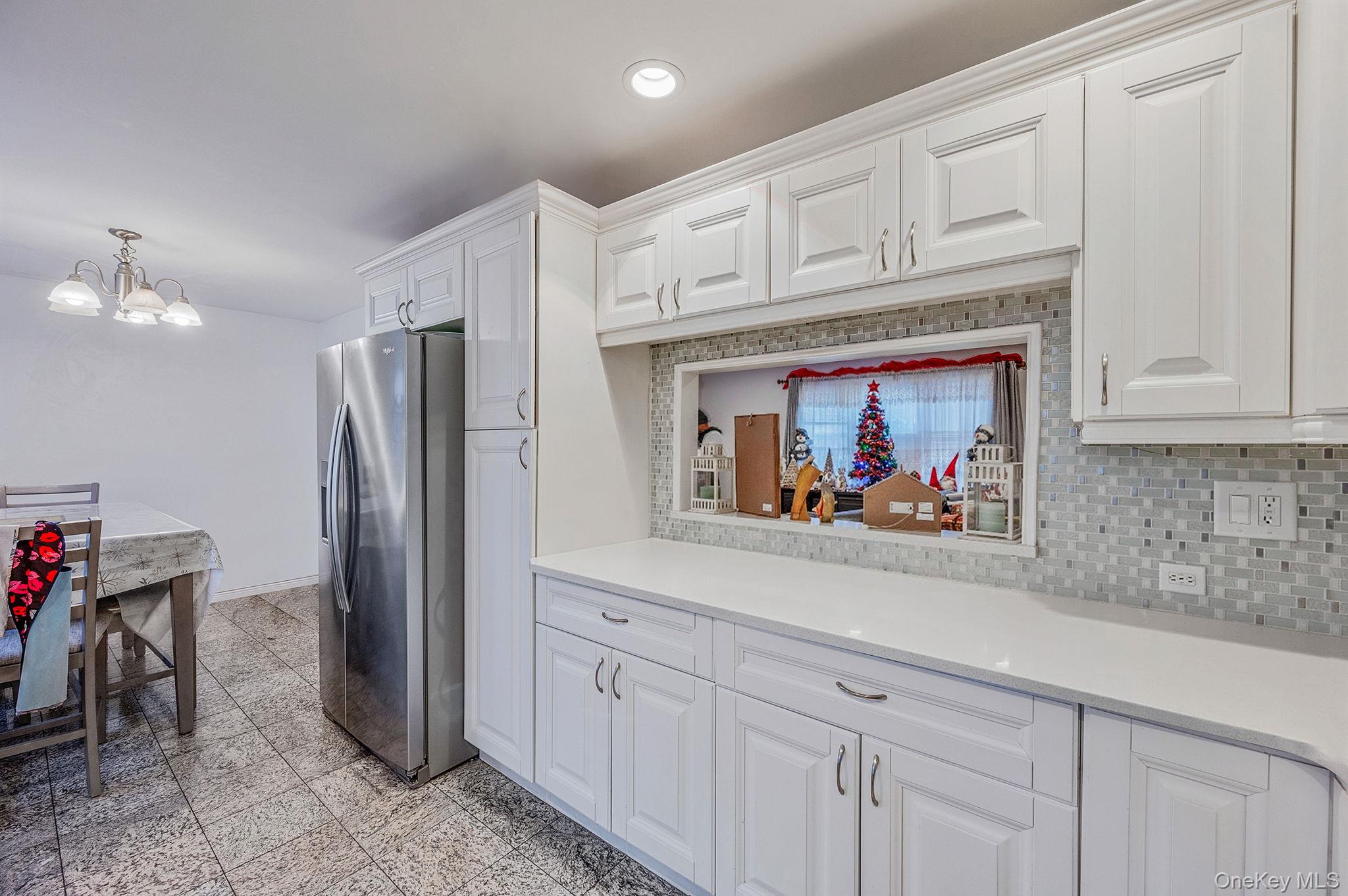 #16 photo, 15 Macon Street, 東長島 Lindenhurst , NY 11757