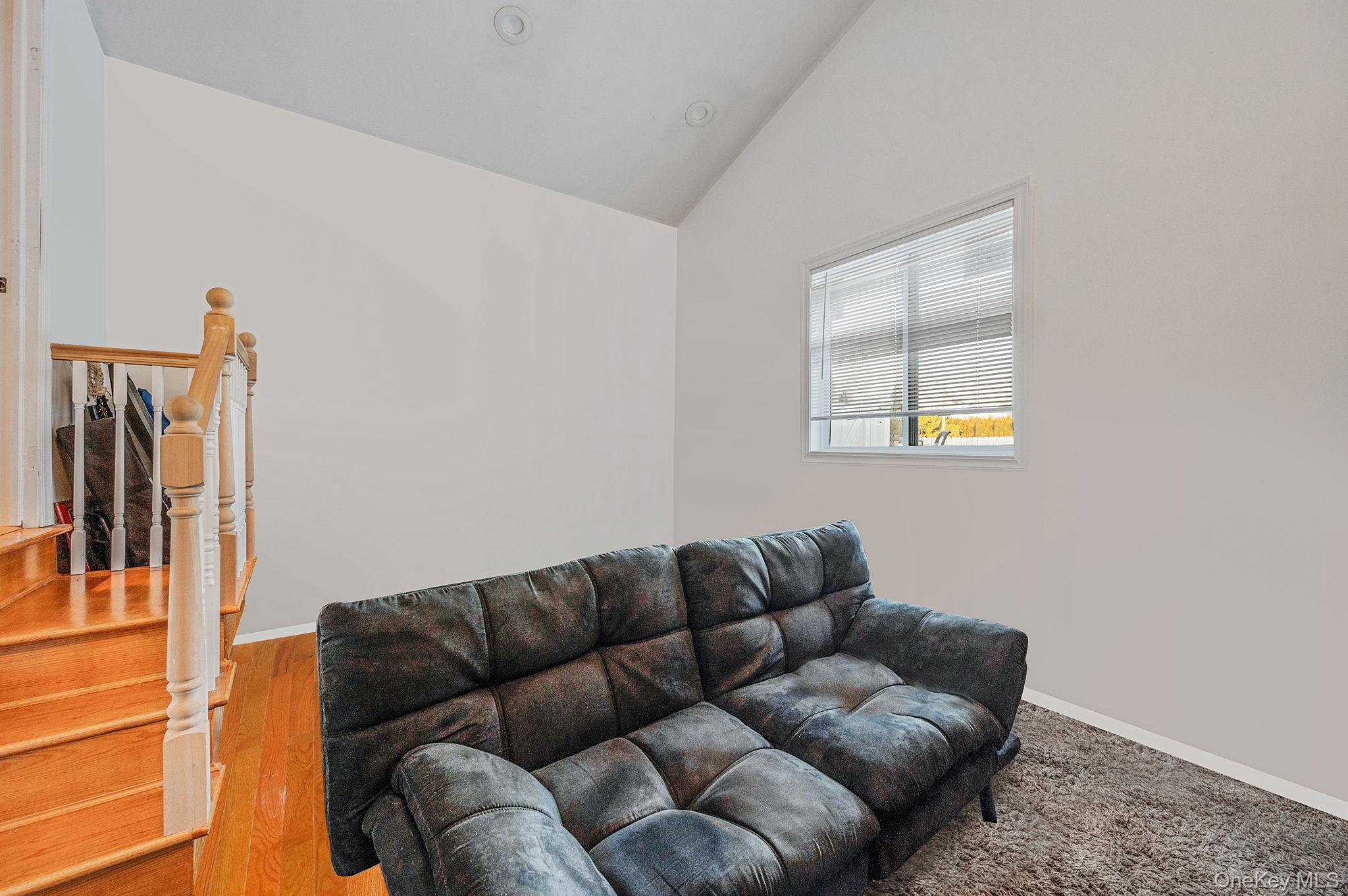 #17 photo, 15 Macon Street, 東長島 Lindenhurst , NY 11757