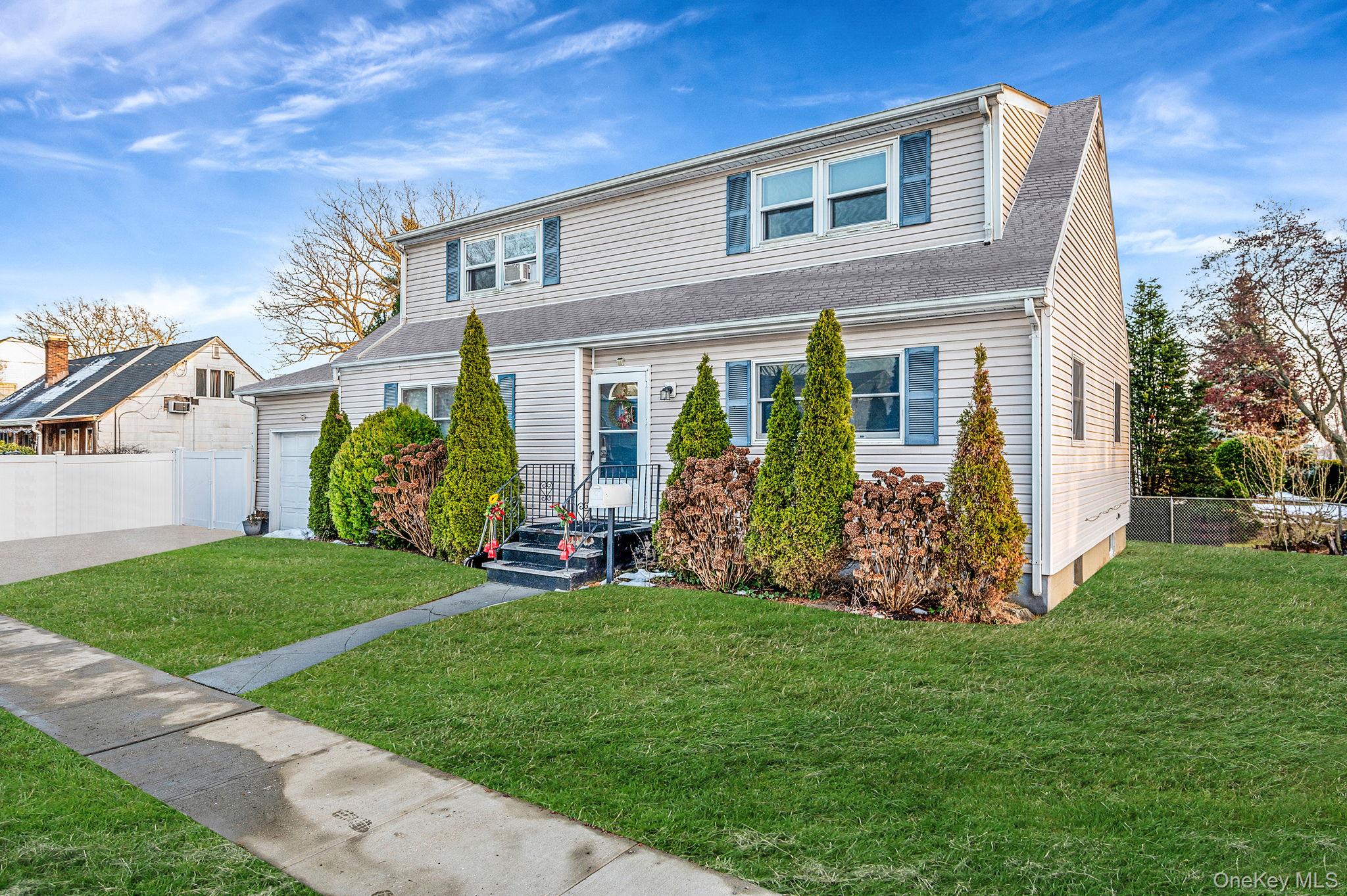 #3 photo, 15 Macon Street, 東長島 Lindenhurst , NY 11757