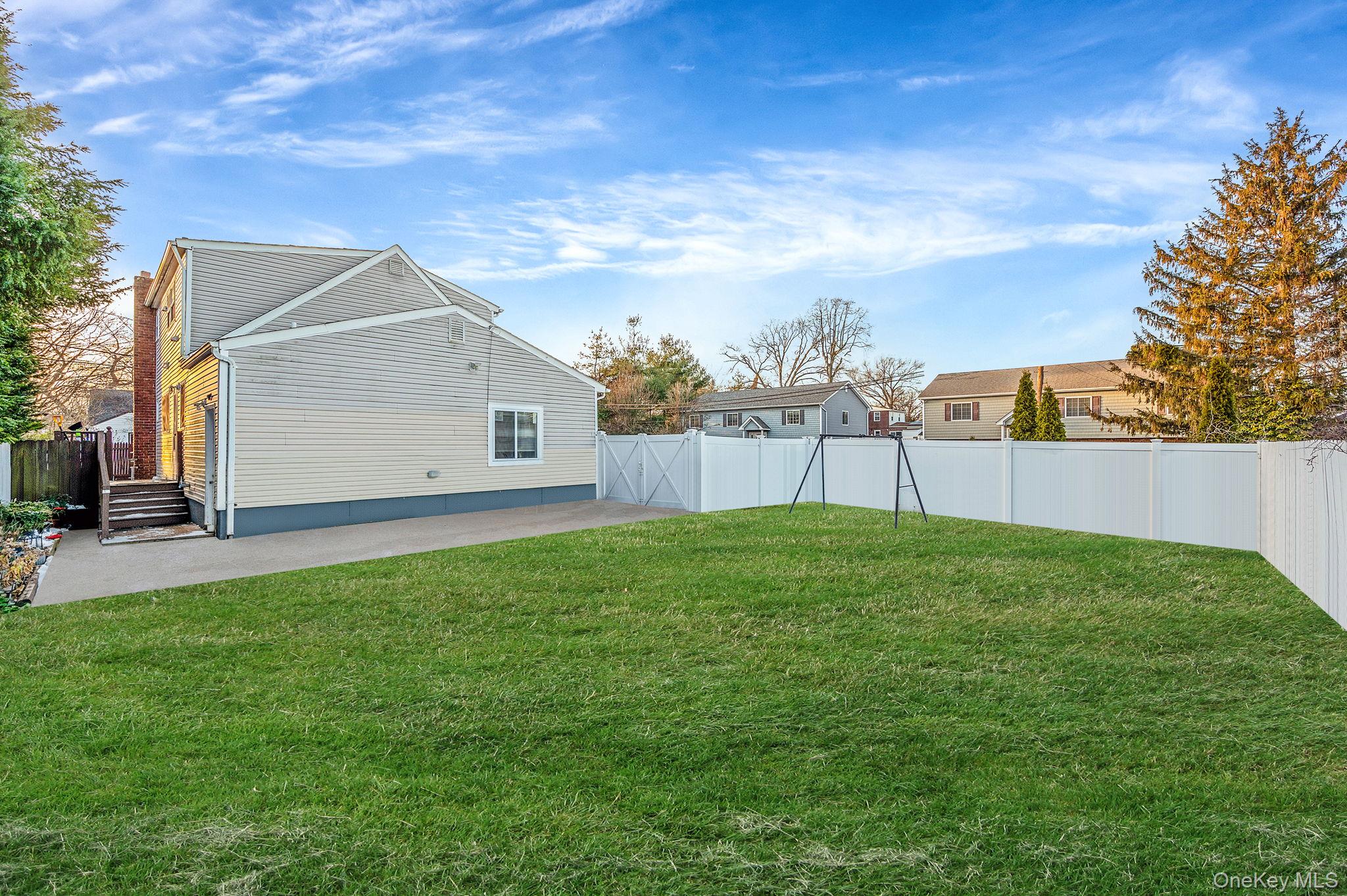 #5 photo, 15 Macon Street, 東長島 Lindenhurst , NY 11757