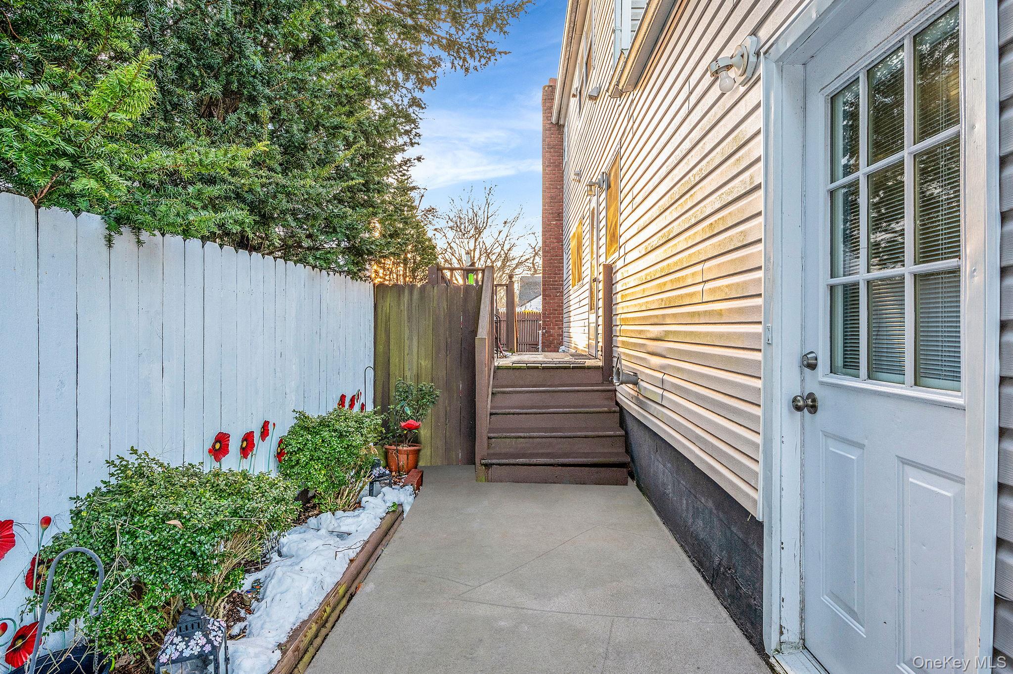 #6 photo, 15 Macon Street, 東長島 Lindenhurst , NY 11757