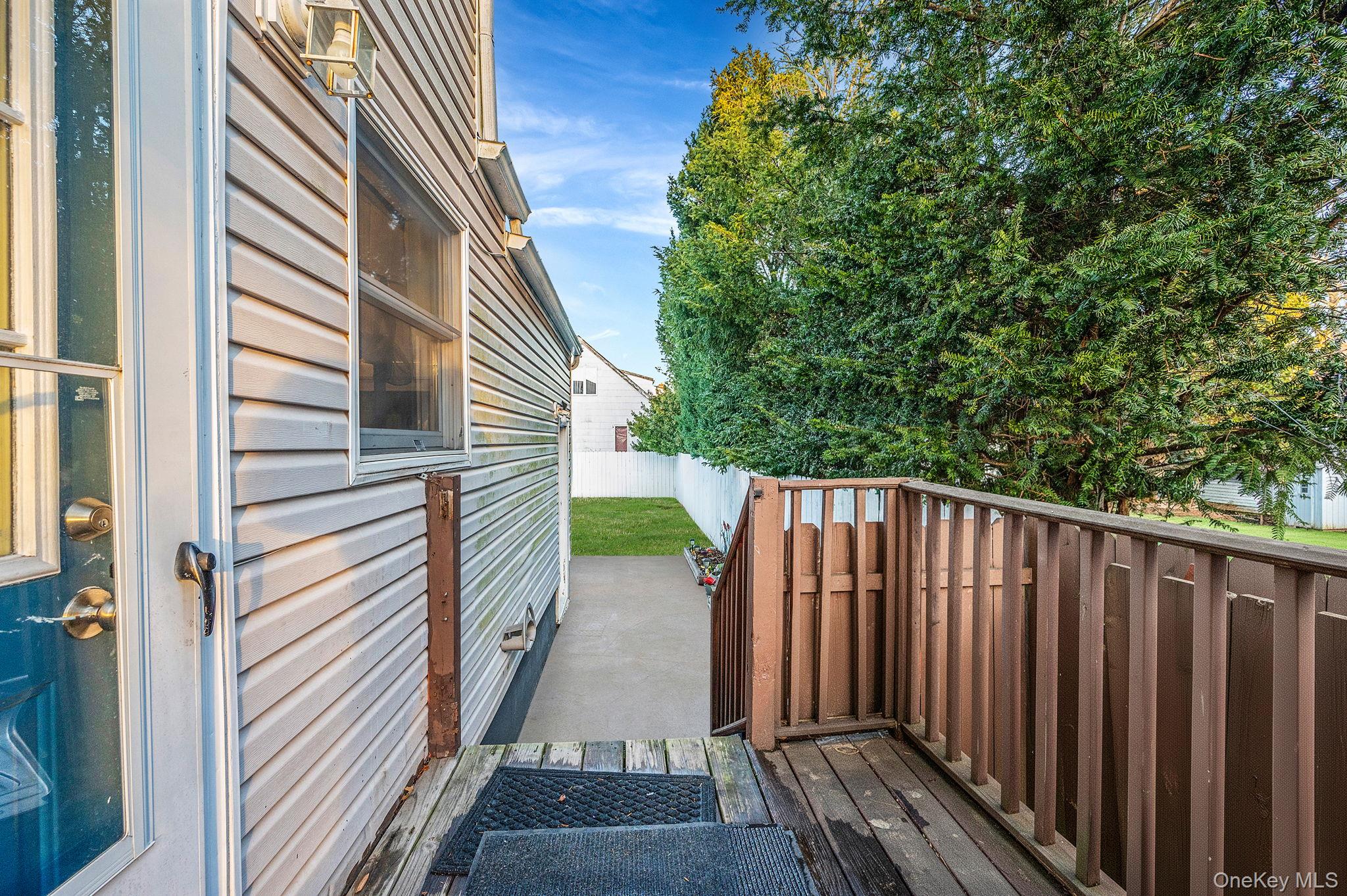 #7 photo, 15 Macon Street, 東長島 Lindenhurst , NY 11757