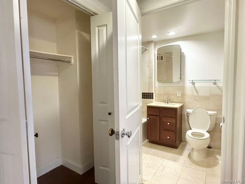 #12 photo, 143-41 84th Drive, कुईंस Briarwood , NY 11435