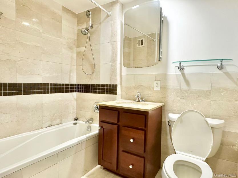 #13 photo, 143-41 84th Drive, कुईंस Briarwood , NY 11435