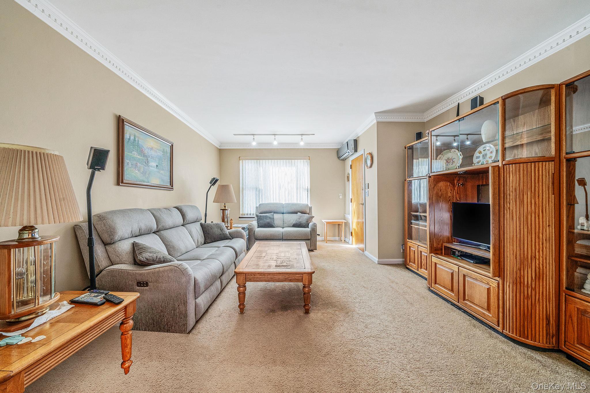 #5 photo, 6051 71st Street, কুইন্‌স Maspeth , NY 11378