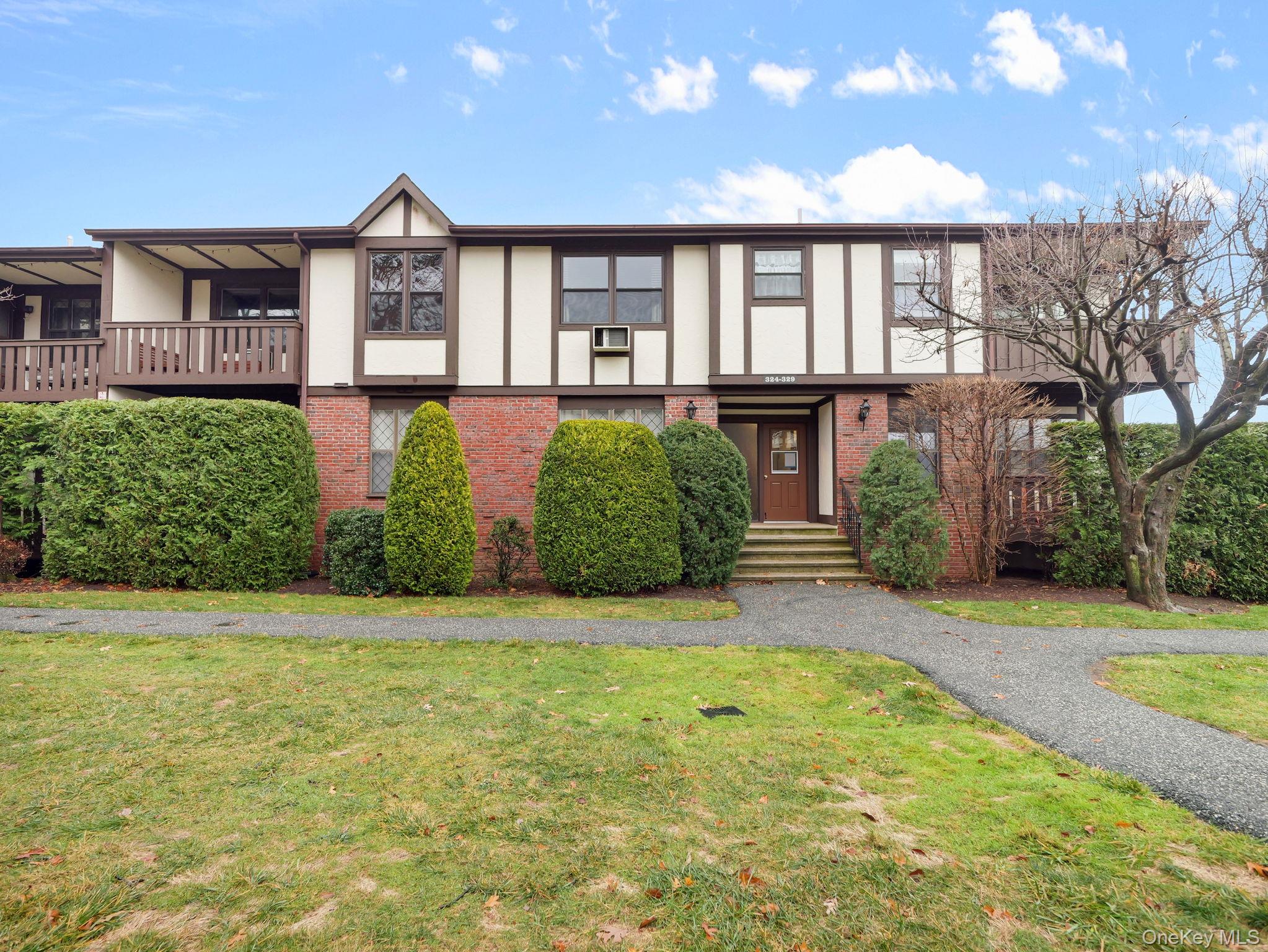 #1 photo, 327 Sierra Vista Lane, 纽约州 Valley Cottage , NY 10989