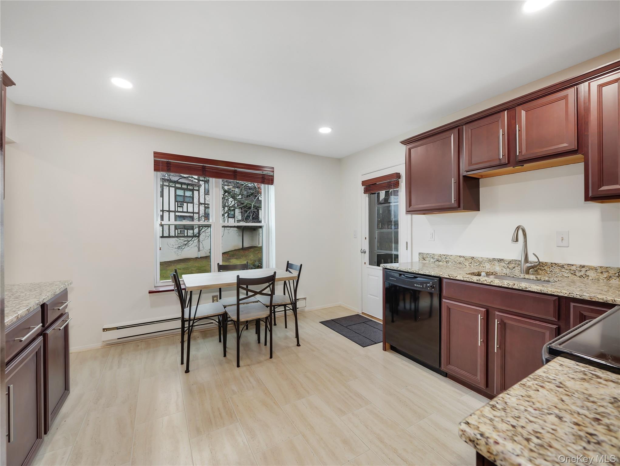 #5 photo, 327 Sierra Vista Lane, 纽约州 Valley Cottage , NY 10989