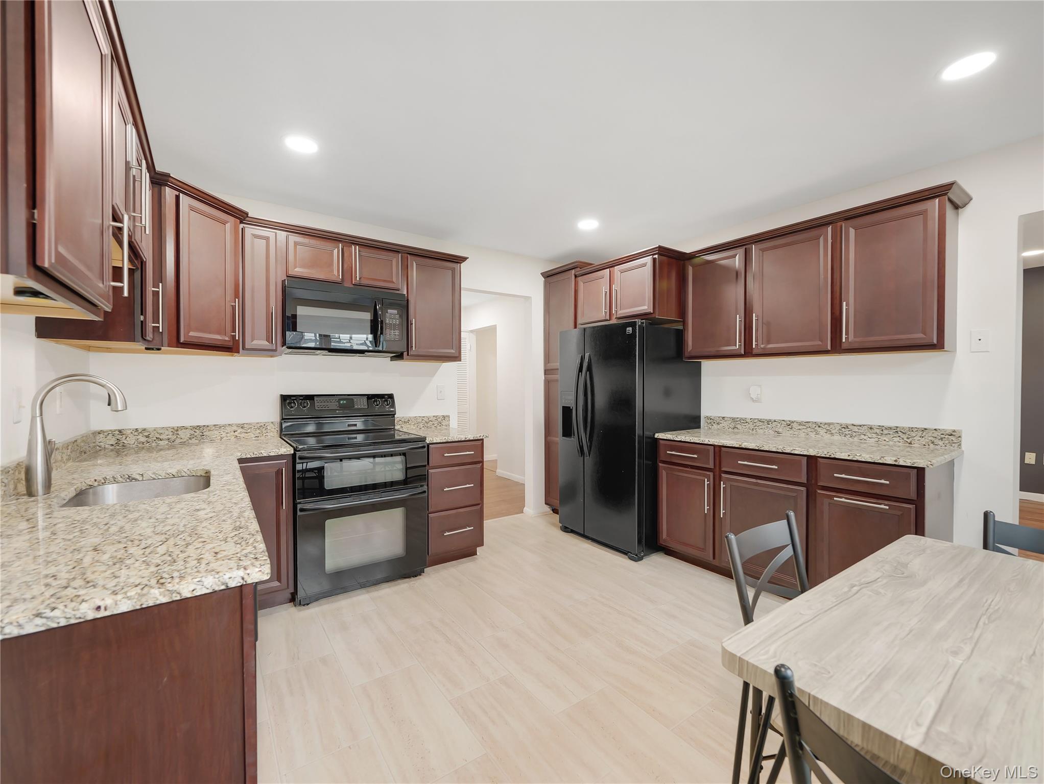 #7 photo, 327 Sierra Vista Lane, 纽约州 Valley Cottage , NY 10989