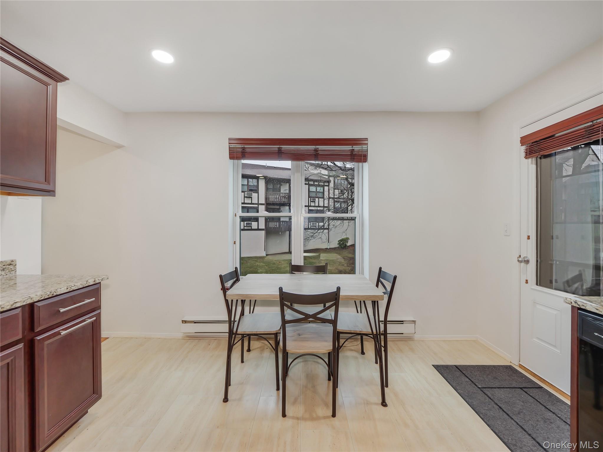 #8 photo, 327 Sierra Vista Lane, 纽约州 Valley Cottage , NY 10989