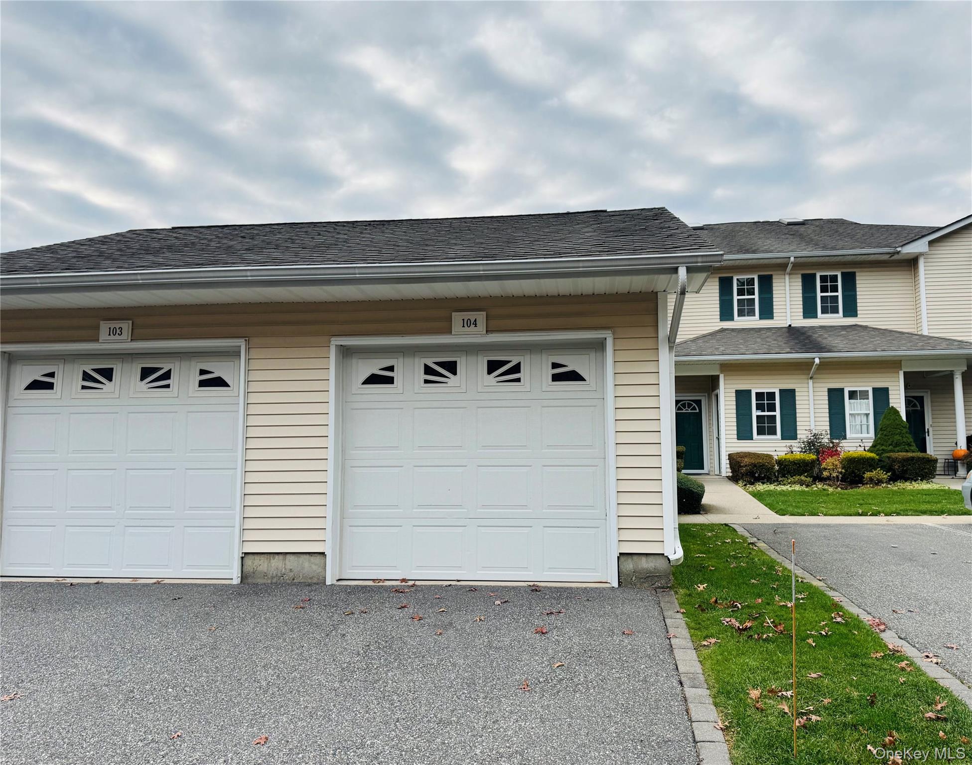 #1 photo, 104 Aerie Way, 롱 아일랜드 East Quogue , NY 11942