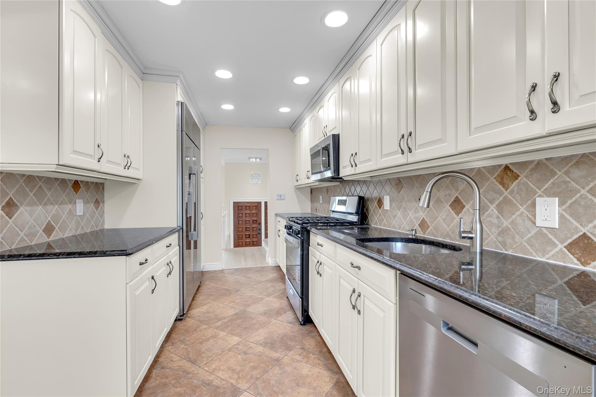 #12 photo, 1554 Holiday Park Drive, Нассау ‖ Wantagh , NY 11793