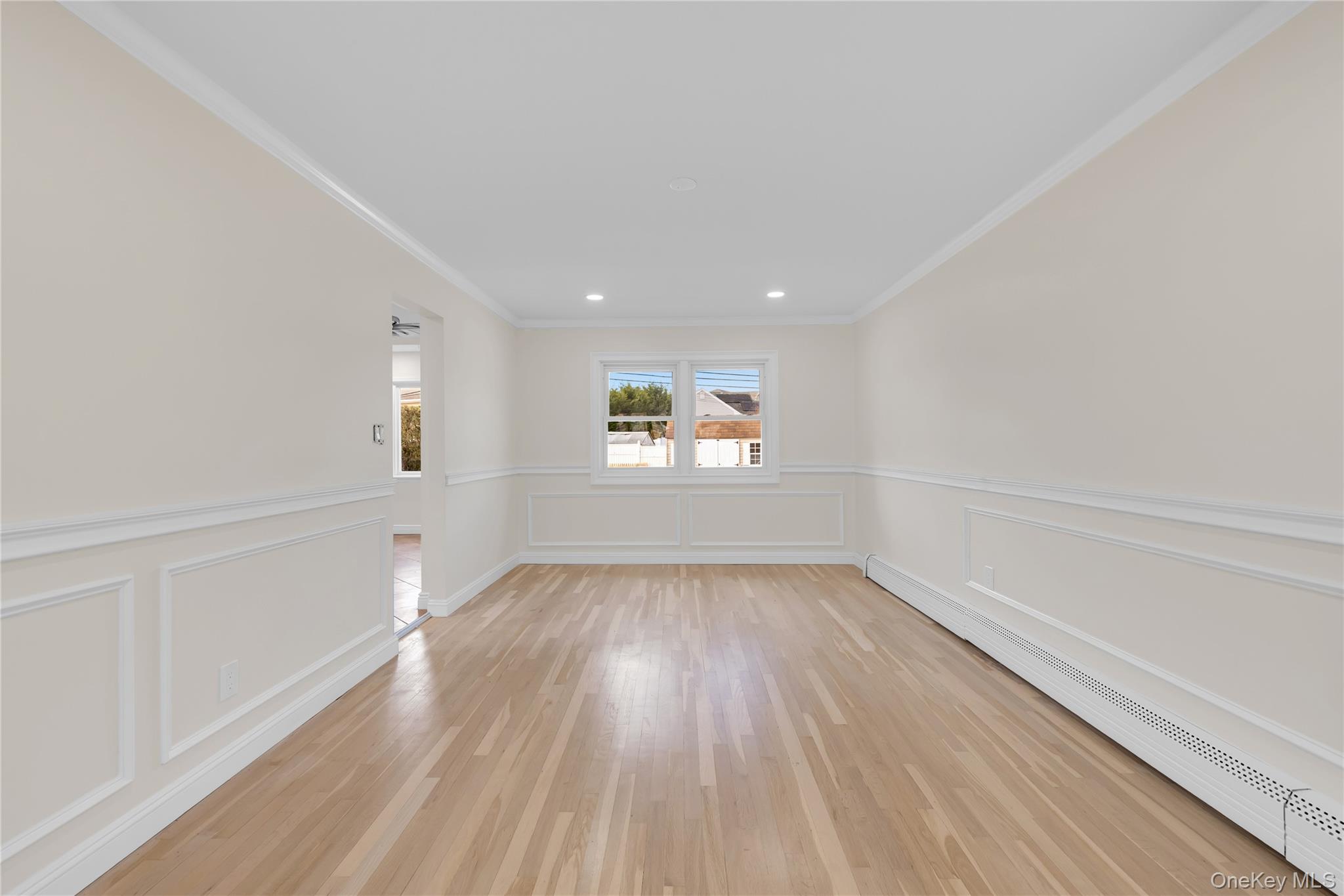 #14 photo, 1554 Holiday Park Drive, Нассау ‖ Wantagh , NY 11793