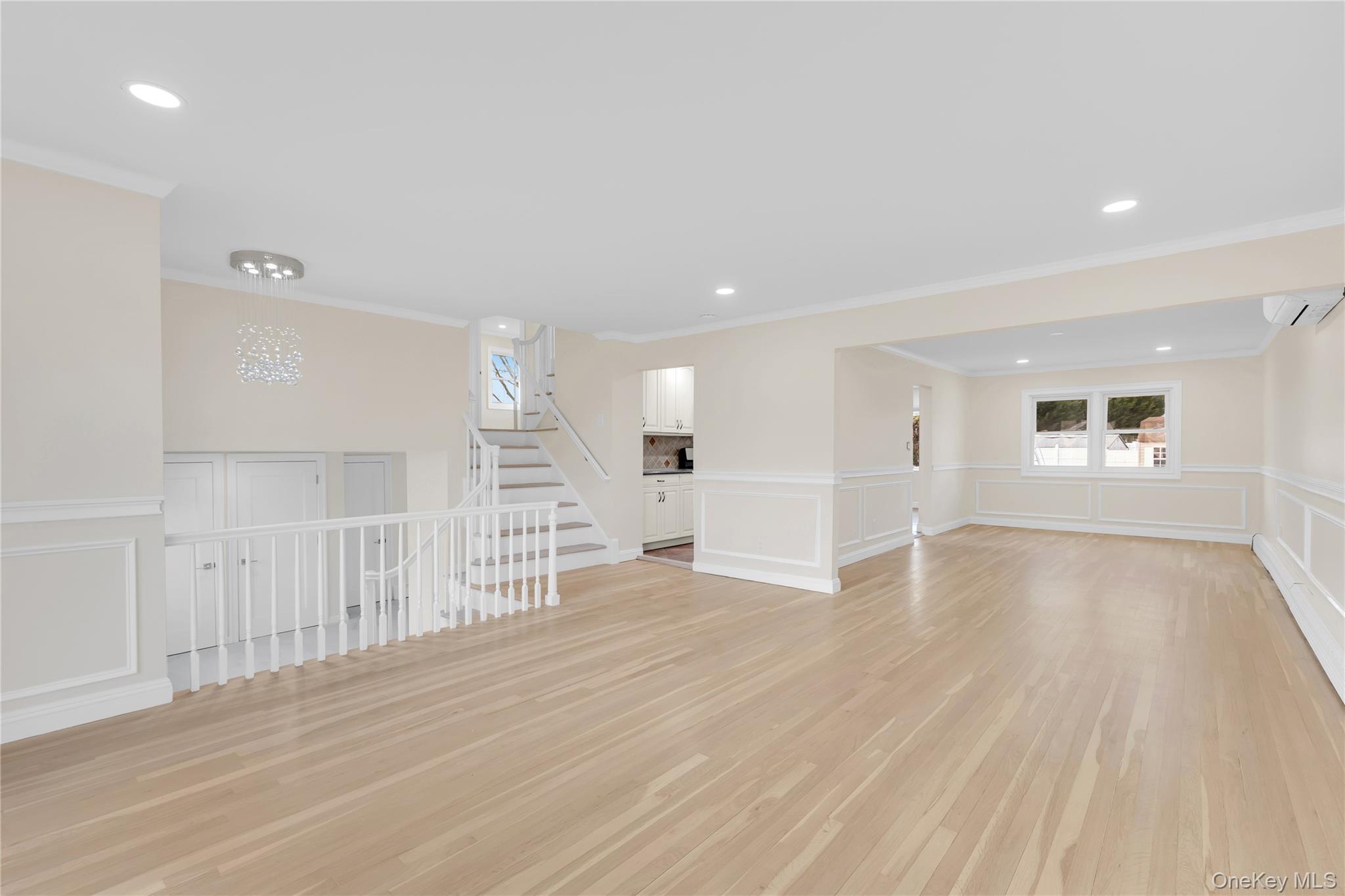 #17 photo, 1554 Holiday Park Drive, Нассау ‖ Wantagh , NY 11793