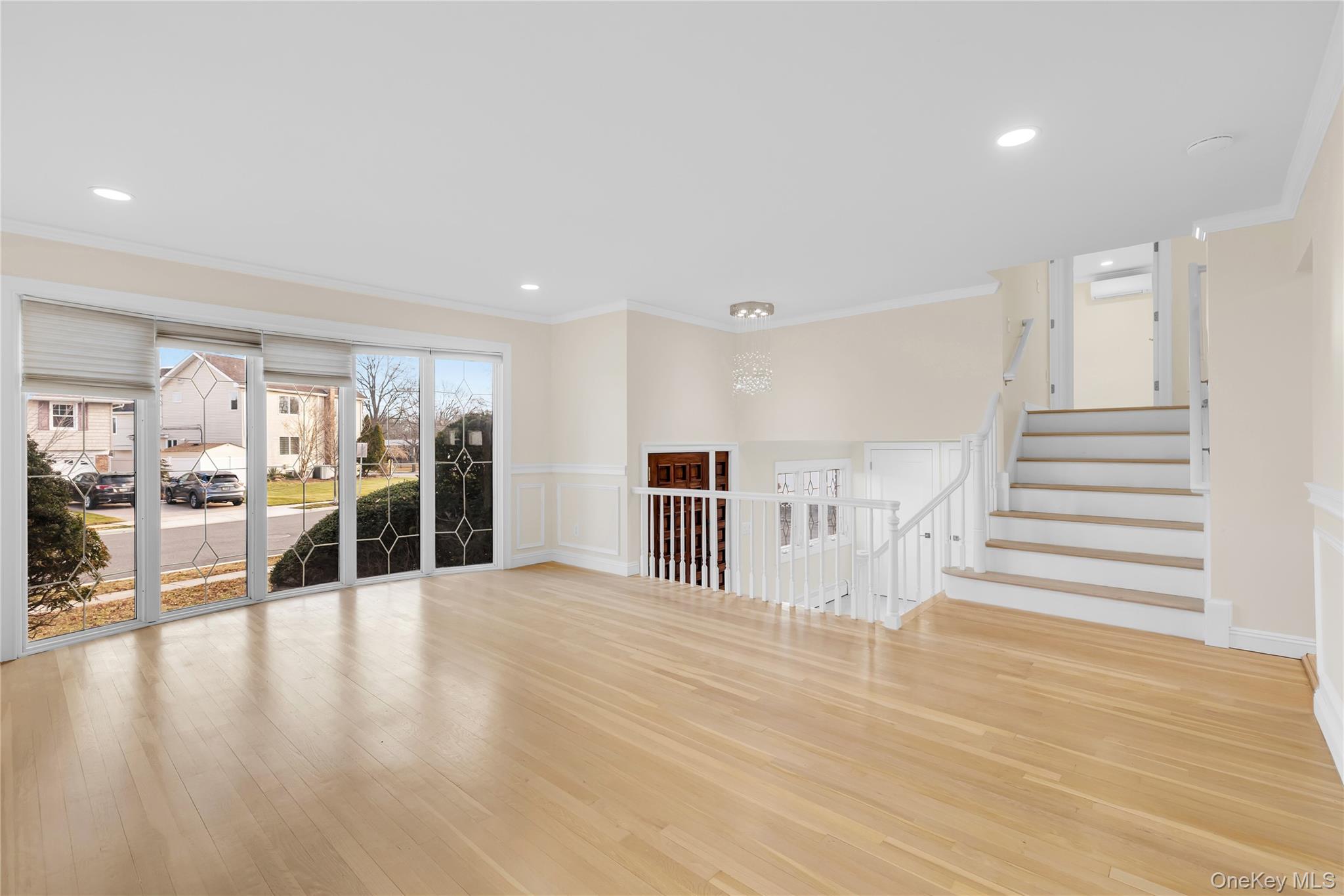 #18 photo, 1554 Holiday Park Drive, Нассау ‖ Wantagh , NY 11793