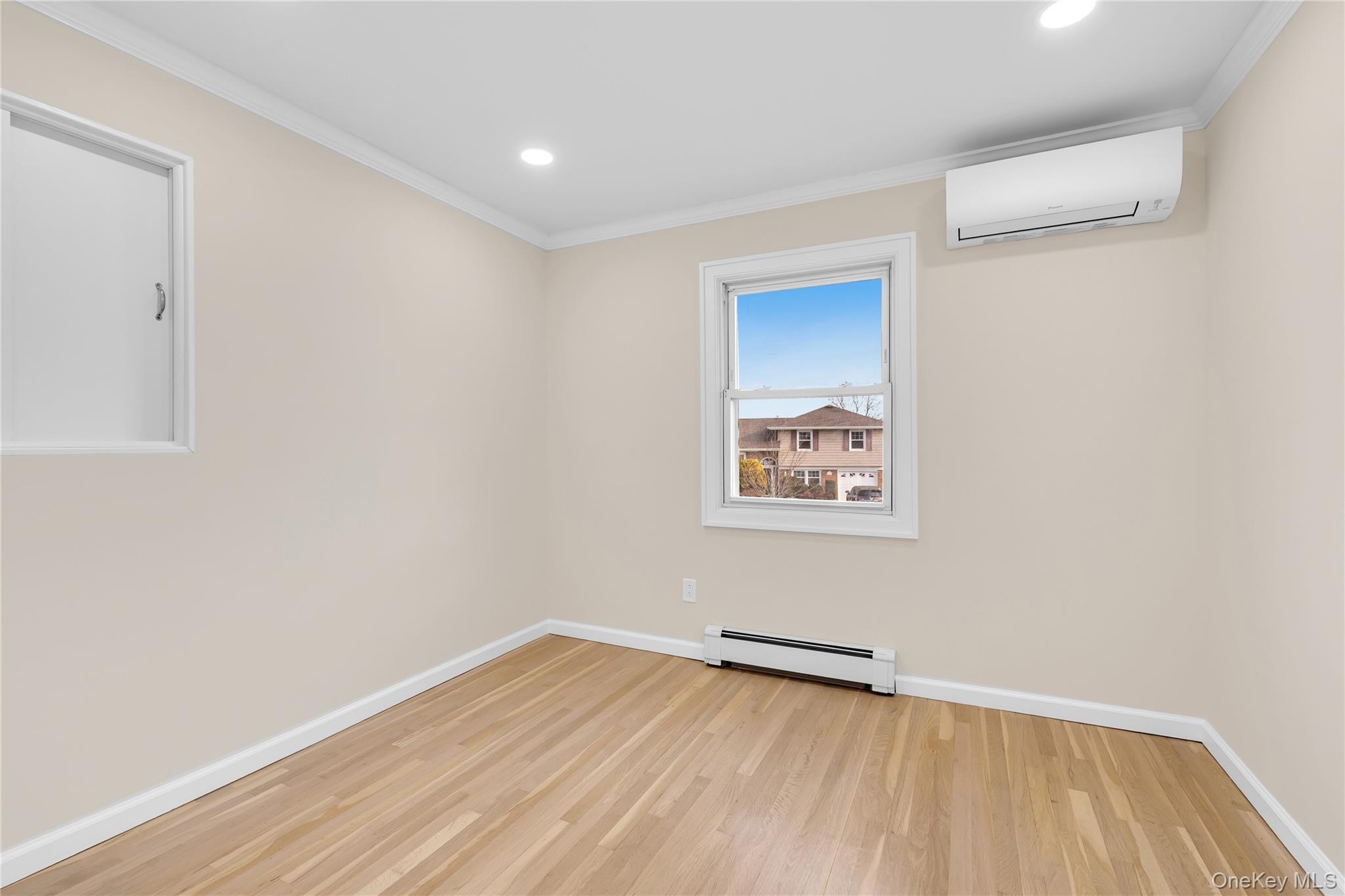 #19 photo, 1554 Holiday Park Drive, Нассау ‖ Wantagh , NY 11793