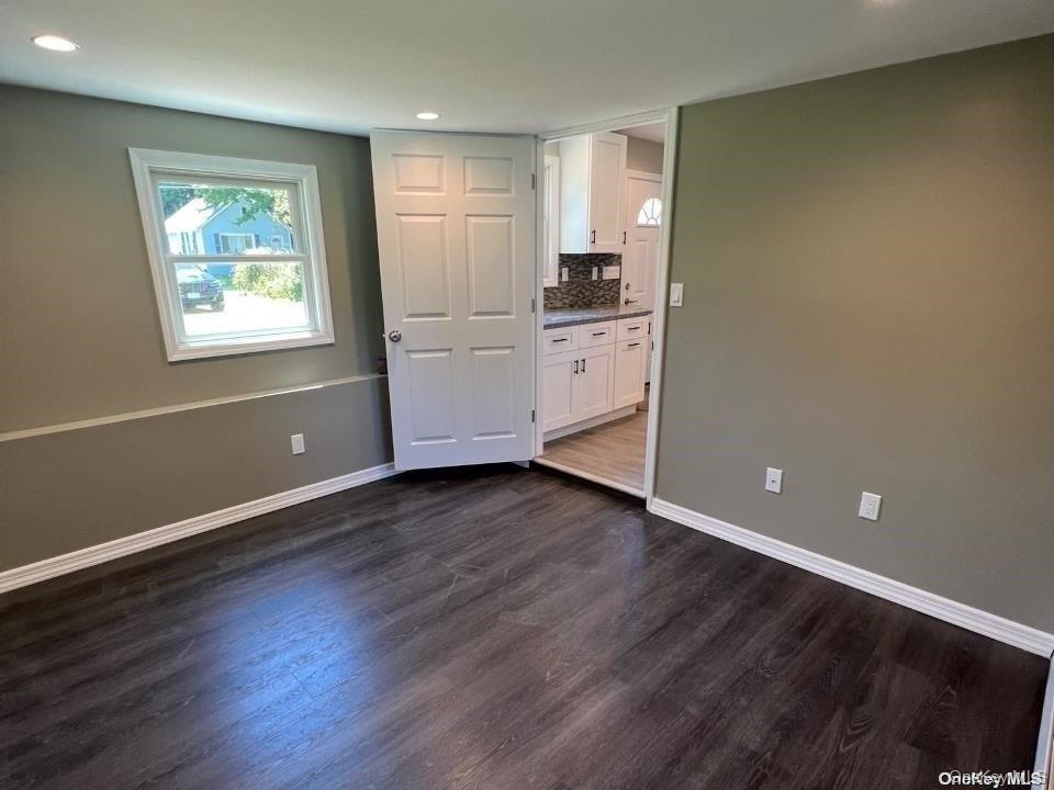 #5 photo, 253 E 17th Street, सफ़ोक काउंटी Huntington Station , NY 11746