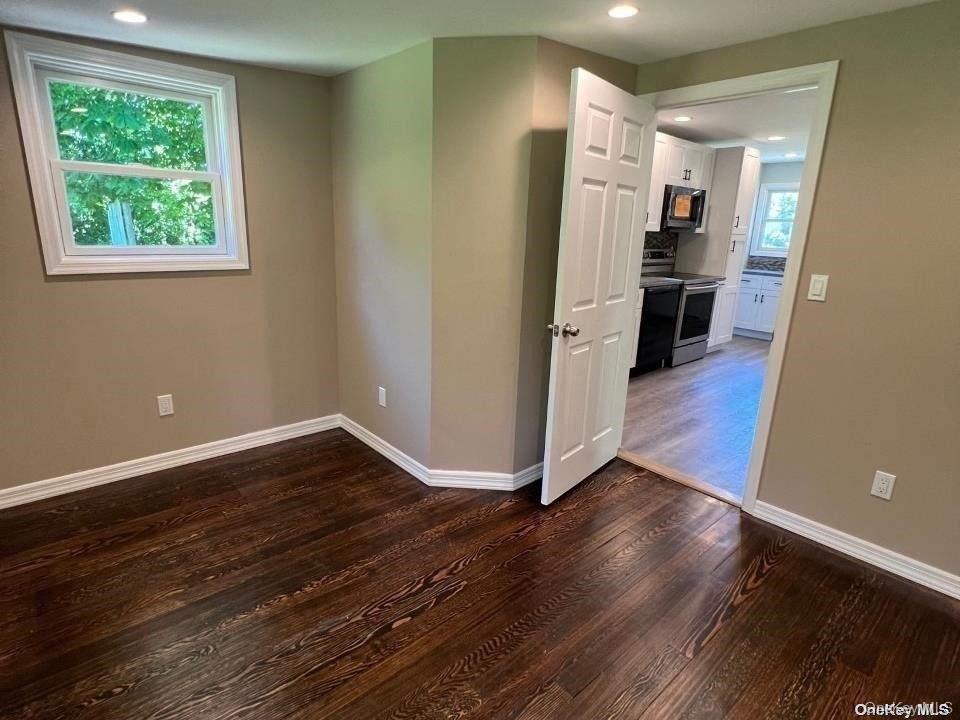 #7 photo, 253 E 17th Street, सफ़ोक काउंटी Huntington Station , NY 11746