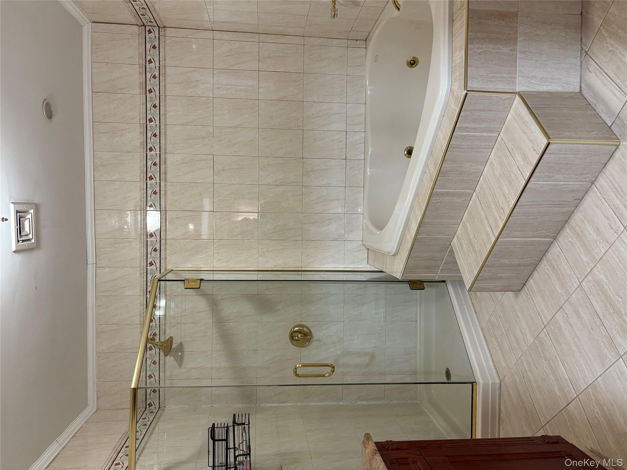 #9 photo, 258-05 83rd Avenue, Glen Oaks , NY 11004