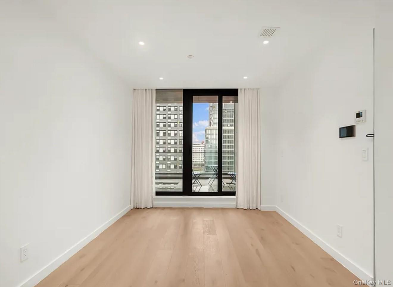 #11 photo, 4262 Hunter Street, 뉴욕퀸즈 Long Island City , NY 11101