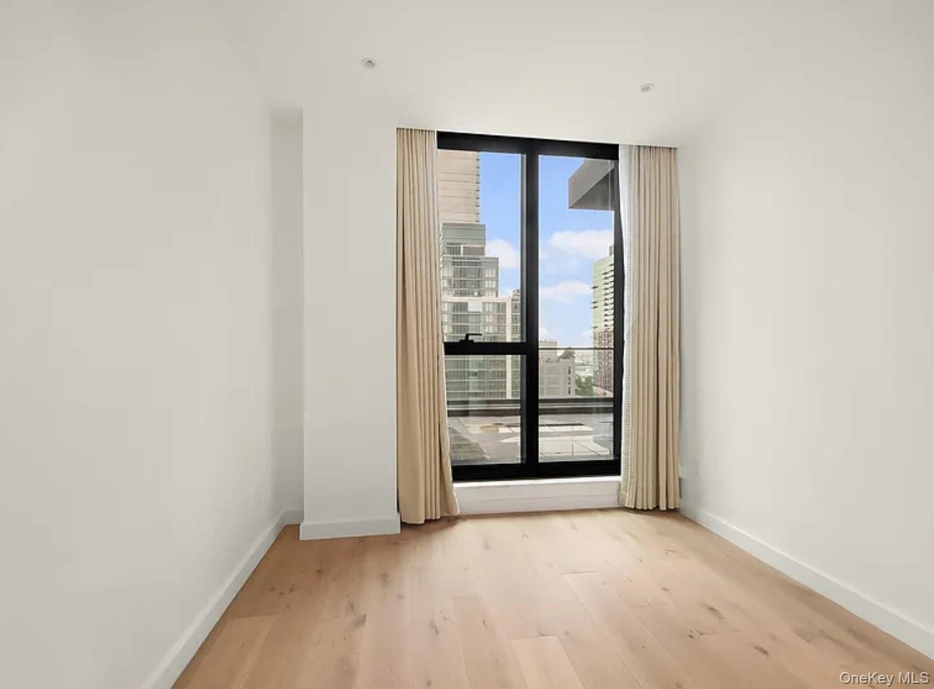 #12 photo, 4262 Hunter Street, 뉴욕퀸즈 Long Island City , NY 11101