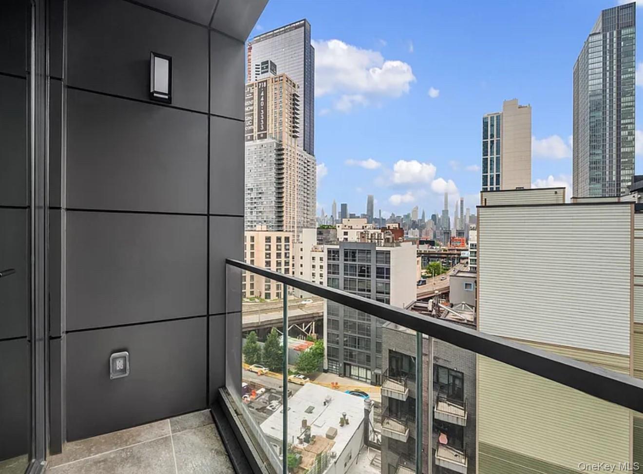 #13 photo, 4262 Hunter Street, 뉴욕퀸즈 Long Island City , NY 11101