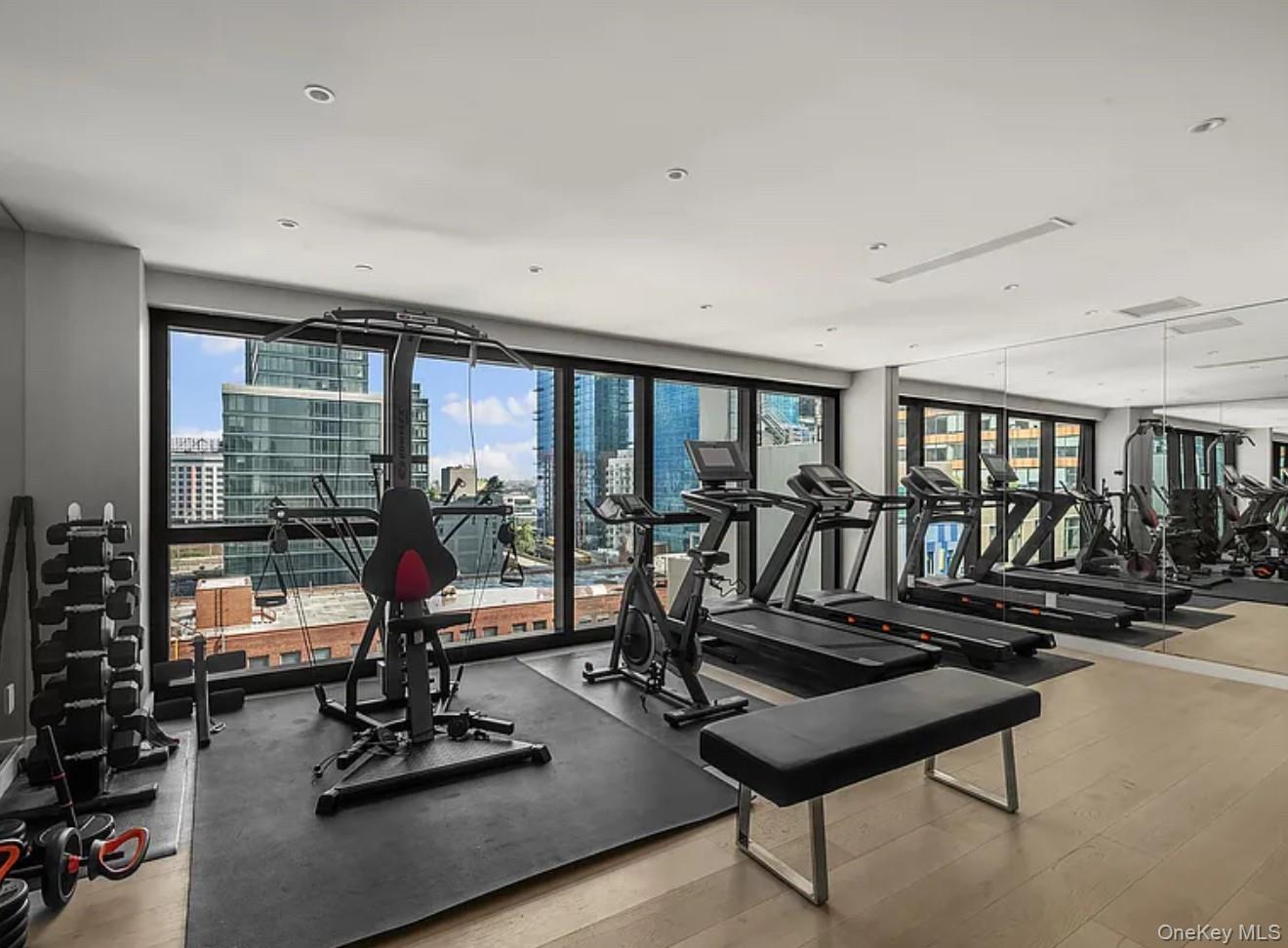 #3 photo, 4262 Hunter Street, 뉴욕퀸즈 Long Island City , NY 11101