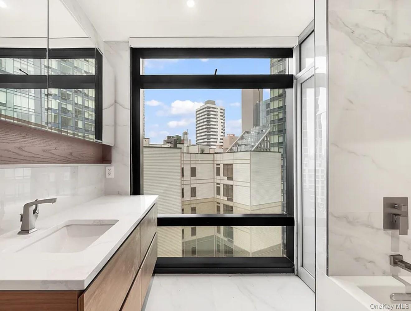 #8 photo, 4262 Hunter Street, 뉴욕퀸즈 Long Island City , NY 11101