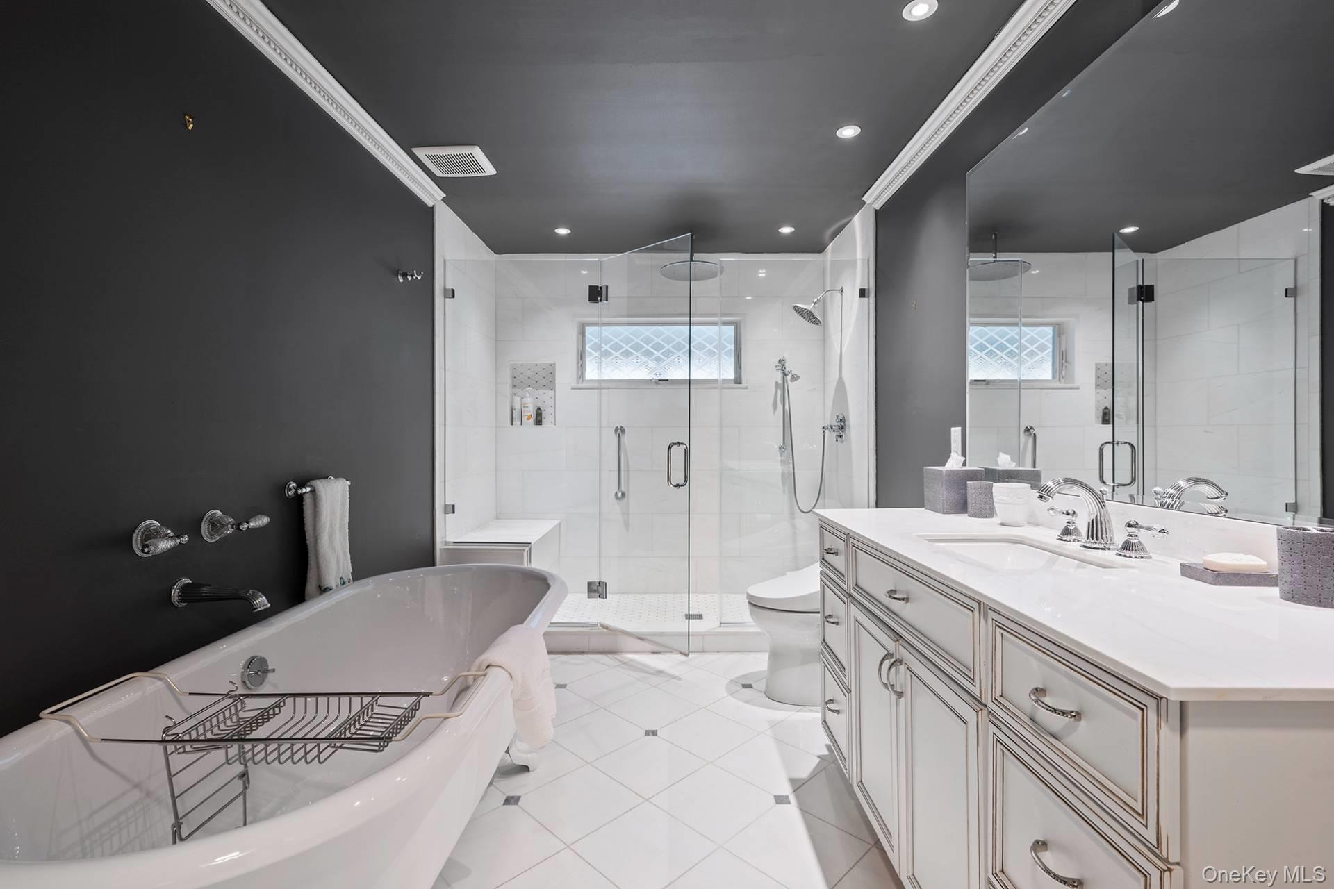 #19 photo, 1824 Majors Path, Southampton , NY 11968