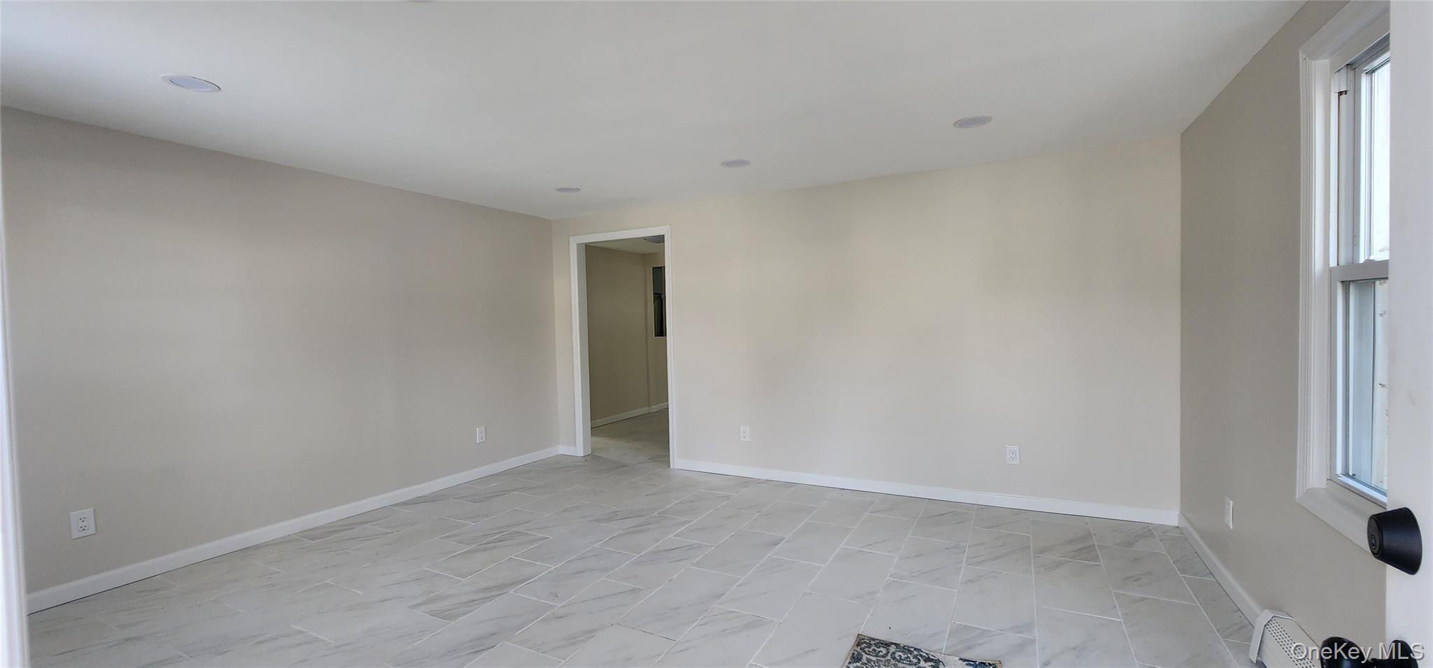 #3 photo, 192 Cypress Drive, 東長島 Mastic Beach , NY 11951