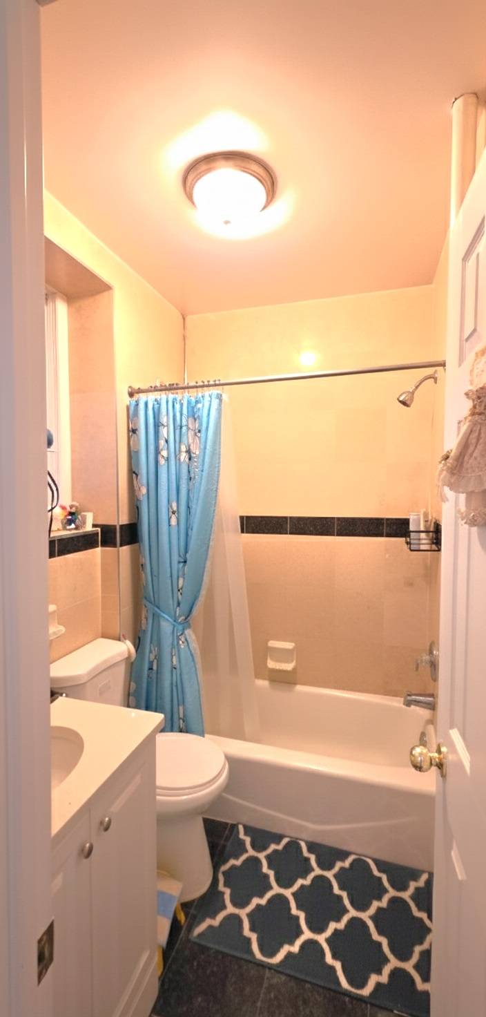 #8 photo, 35-91 161st Street, फ्लशिंग Flushing , NY 11358