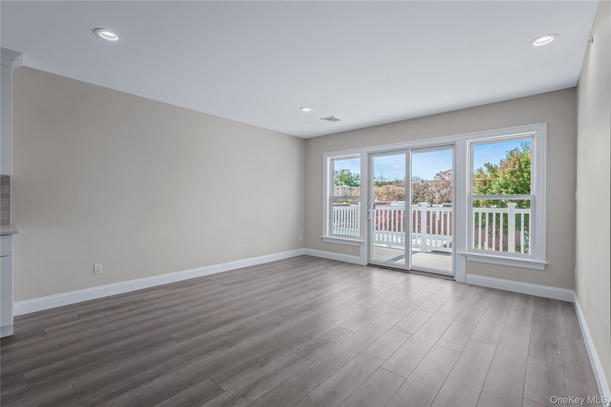 #10 photo, 110 School Street, नासाउ काउंटी Glen Cove , NY 11542