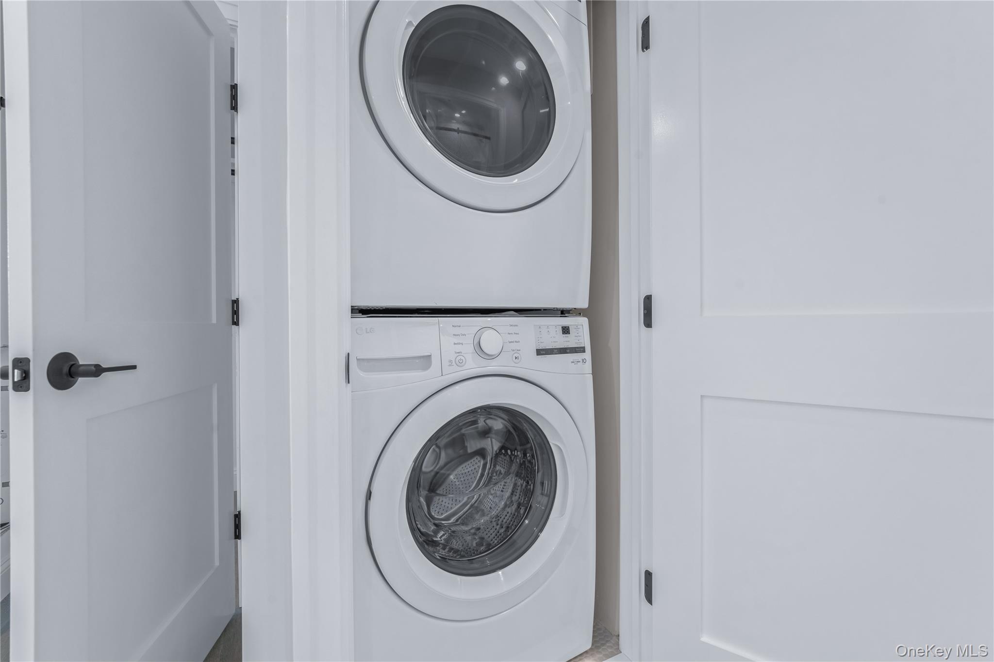 #17 photo, 110 School Street, नासाउ काउंटी Glen Cove , NY 11542