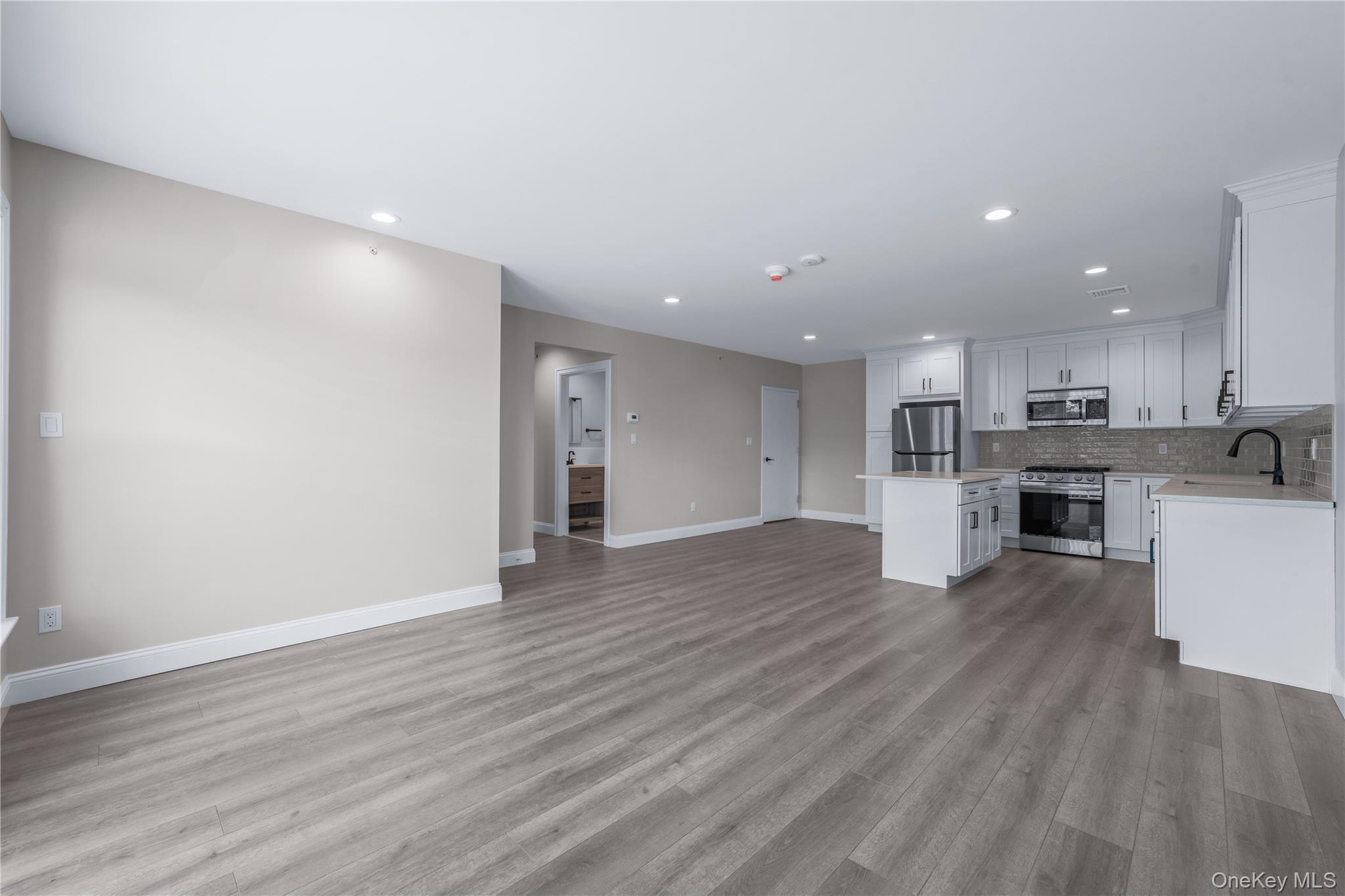 #9 photo, 110 School Street, नासाउ काउंटी Glen Cove , NY 11542