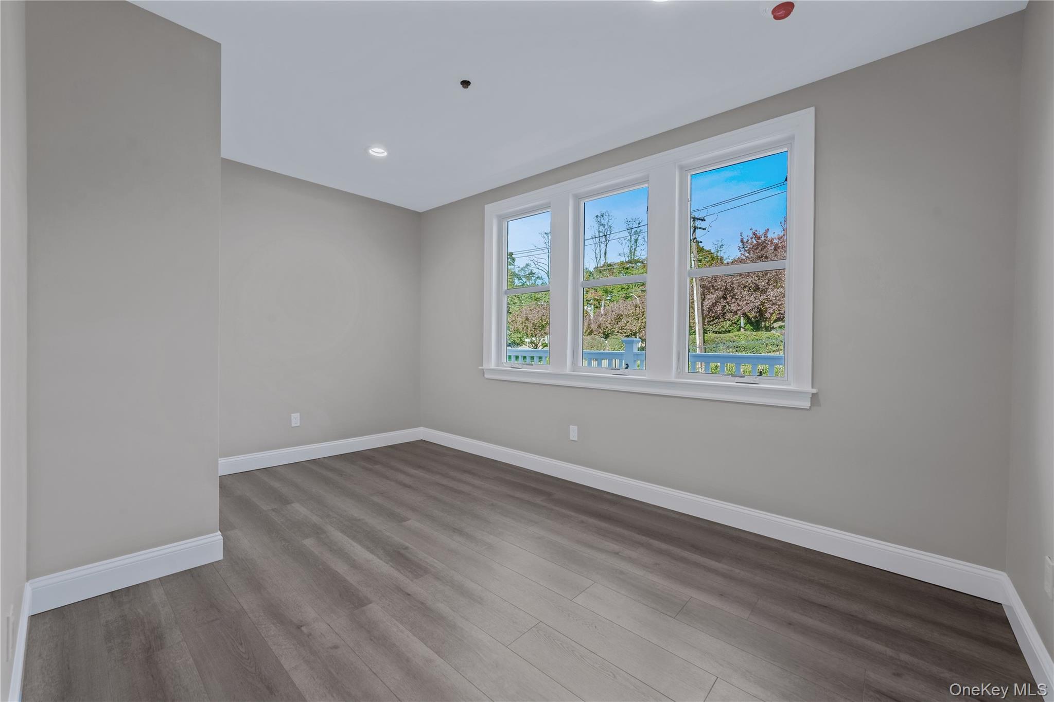 #11 photo, 110 School Street, नासाउ काउंटी Glen Cove , NY 11542