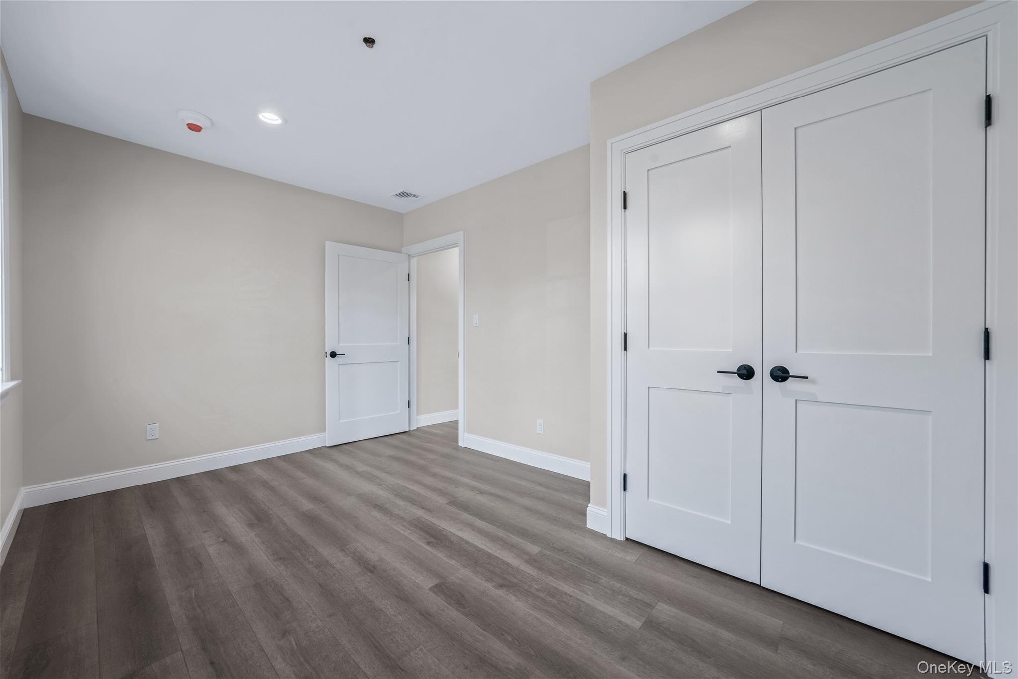 #12 photo, 110 School Street, नासाउ काउंटी Glen Cove , NY 11542