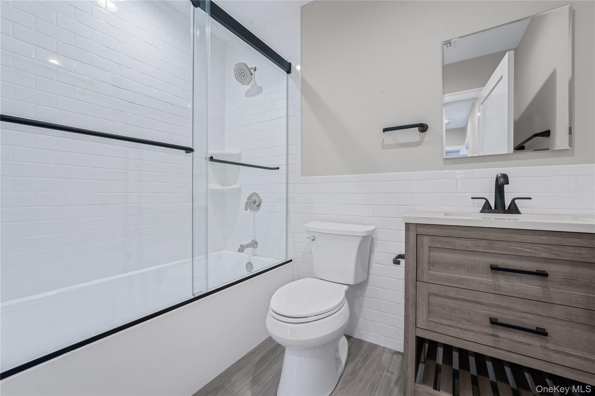 #13 photo, 110 School Street, नासाउ काउंटी Glen Cove , NY 11542