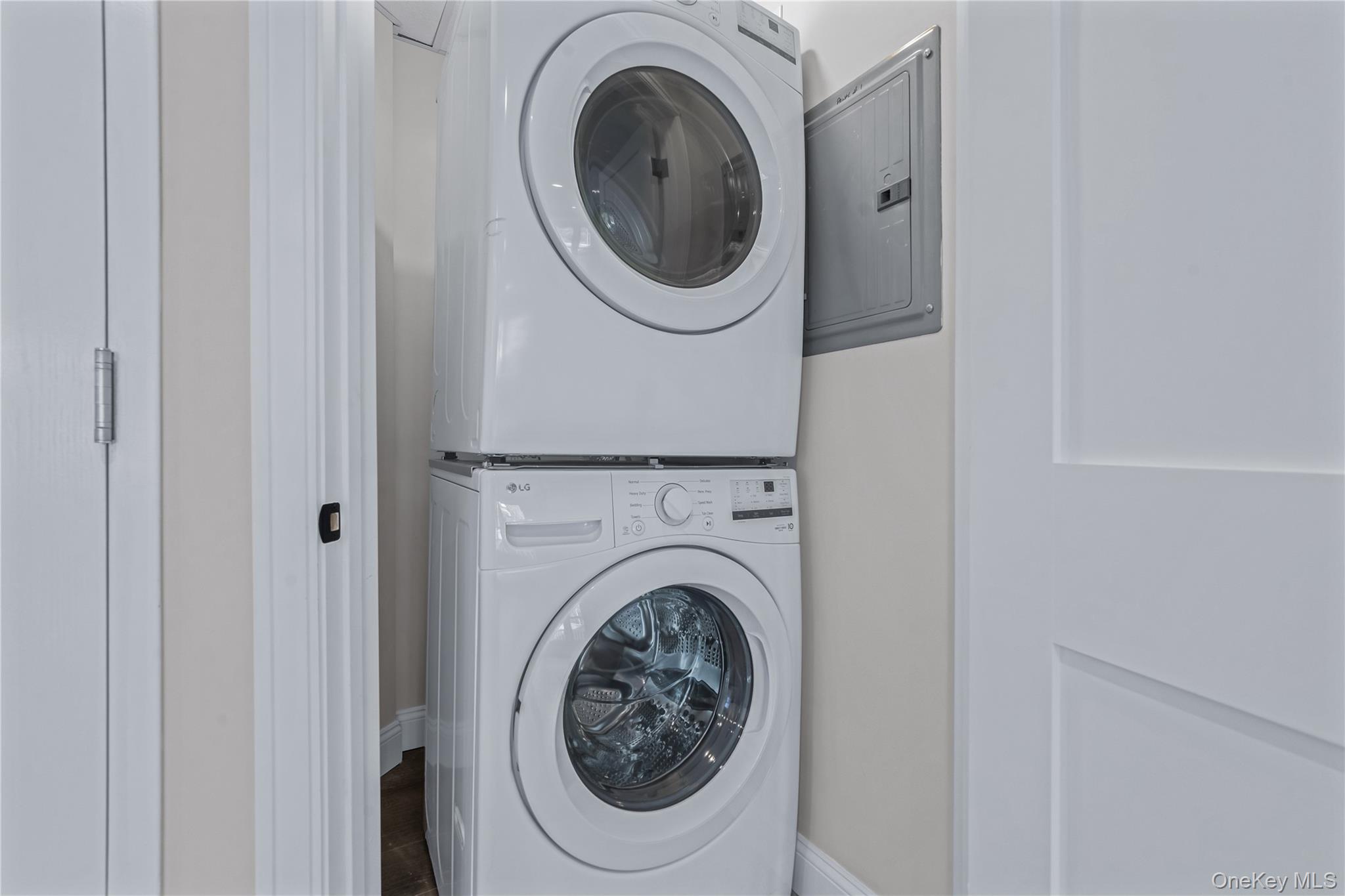 #14 photo, 110 School Street, नासाउ काउंटी Glen Cove , NY 11542