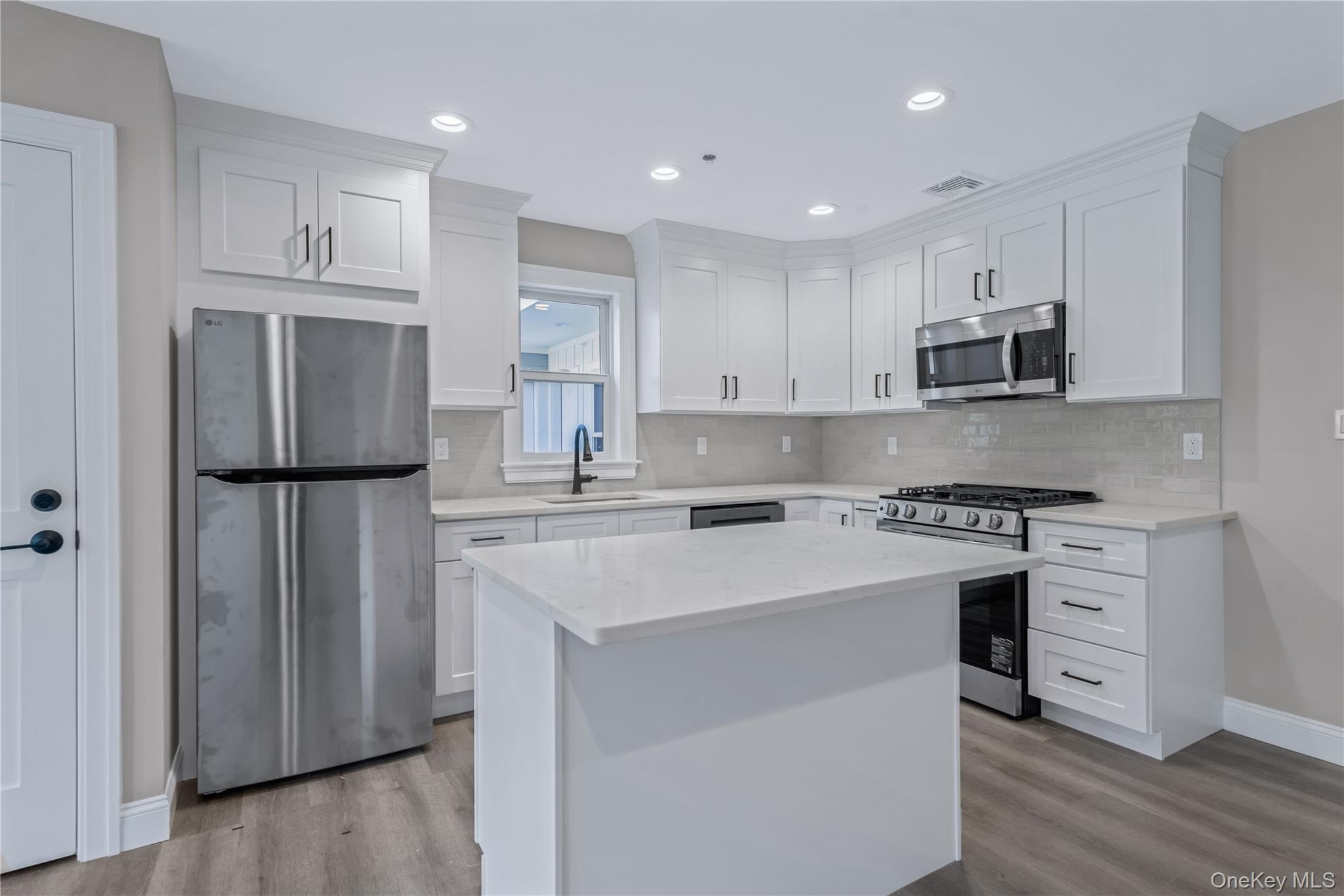 #3 photo, 110 School Street, नासाउ काउंटी Glen Cove , NY 11542