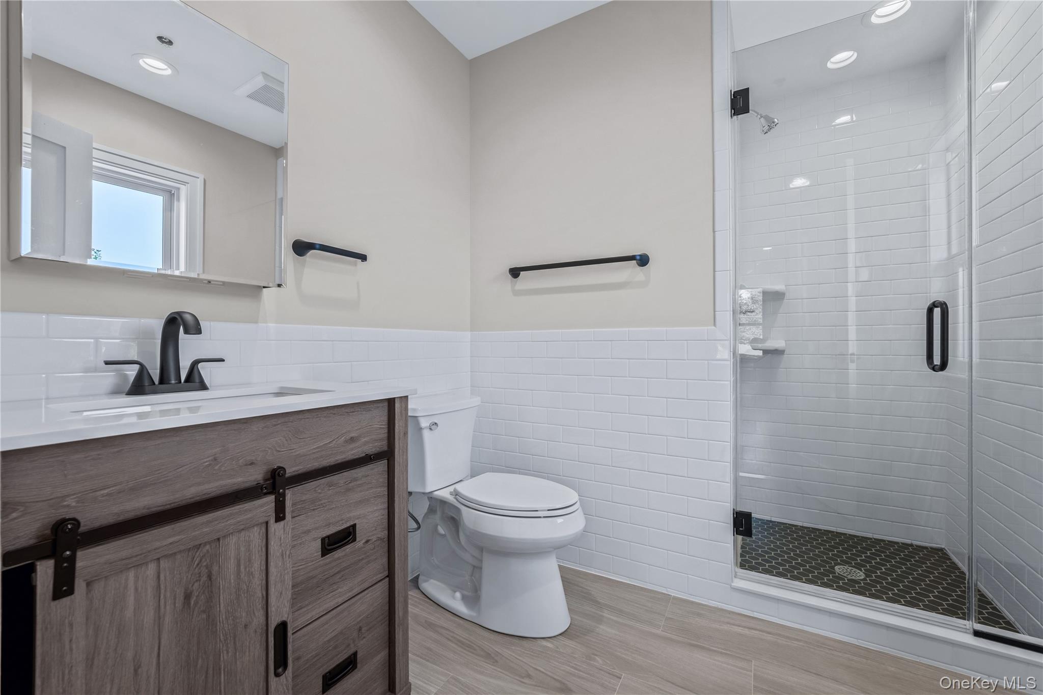 #13 photo, 110 School Street, नासाउ काउंटी Glen Cove , NY 11542