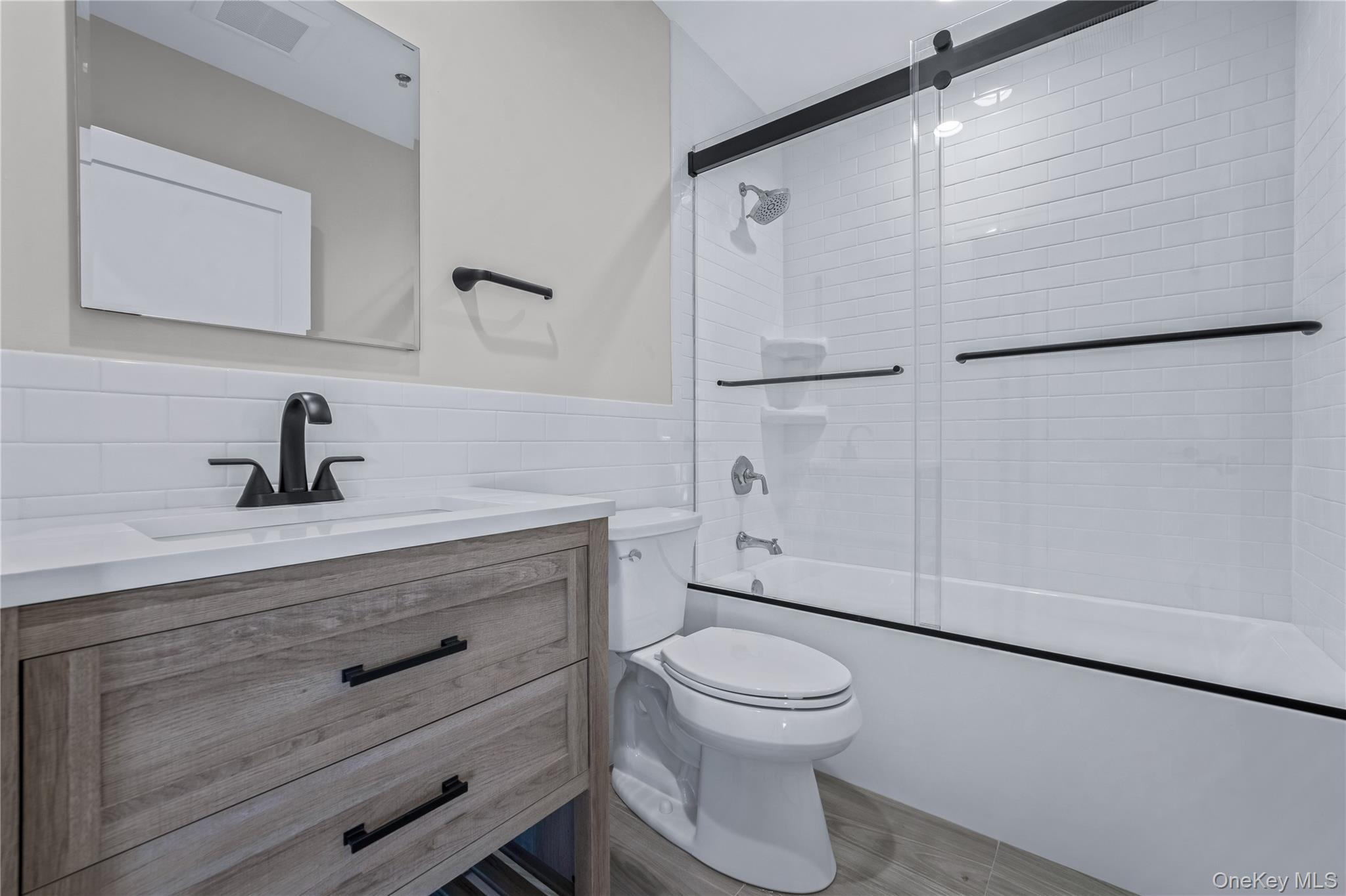 #16 photo, 110 School Street, नासाउ काउंटी Glen Cove , NY 11542