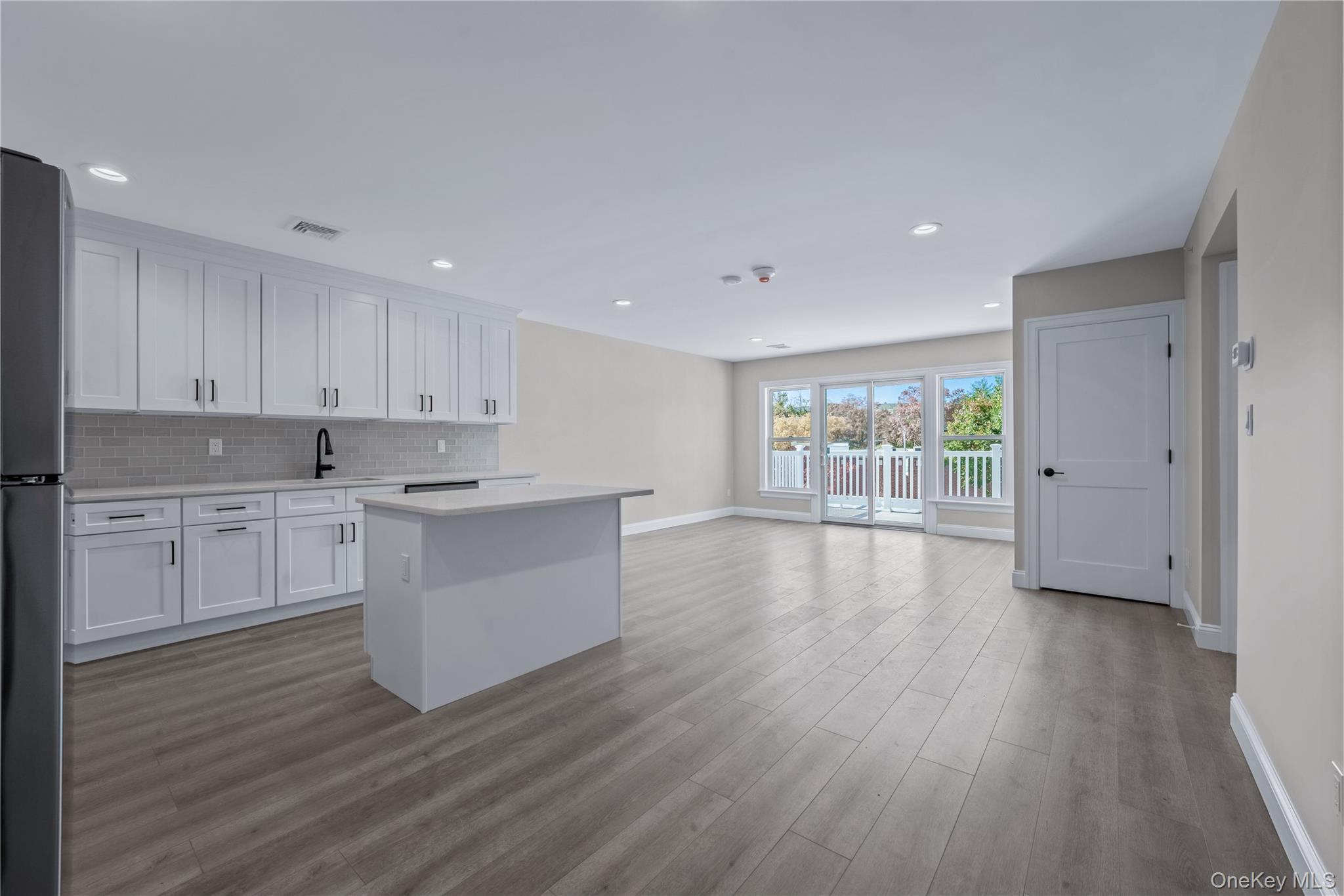 #6 photo, 110 School Street, नासाउ काउंटी Glen Cove , NY 11542