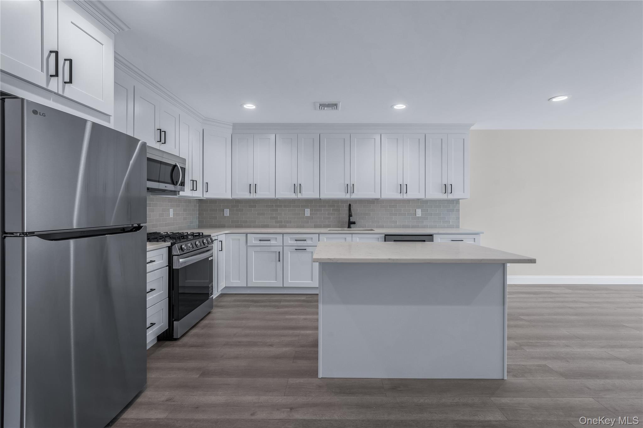 #7 photo, 110 School Street, नासाउ काउंटी Glen Cove , NY 11542