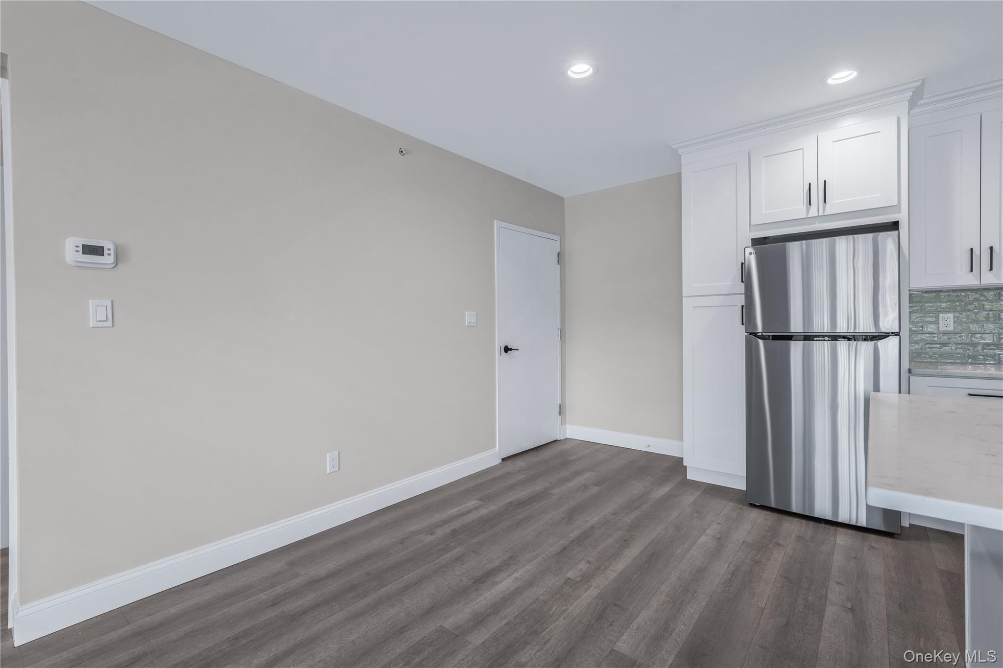 #8 photo, 110 School Street, नासाउ काउंटी Glen Cove , NY 11542