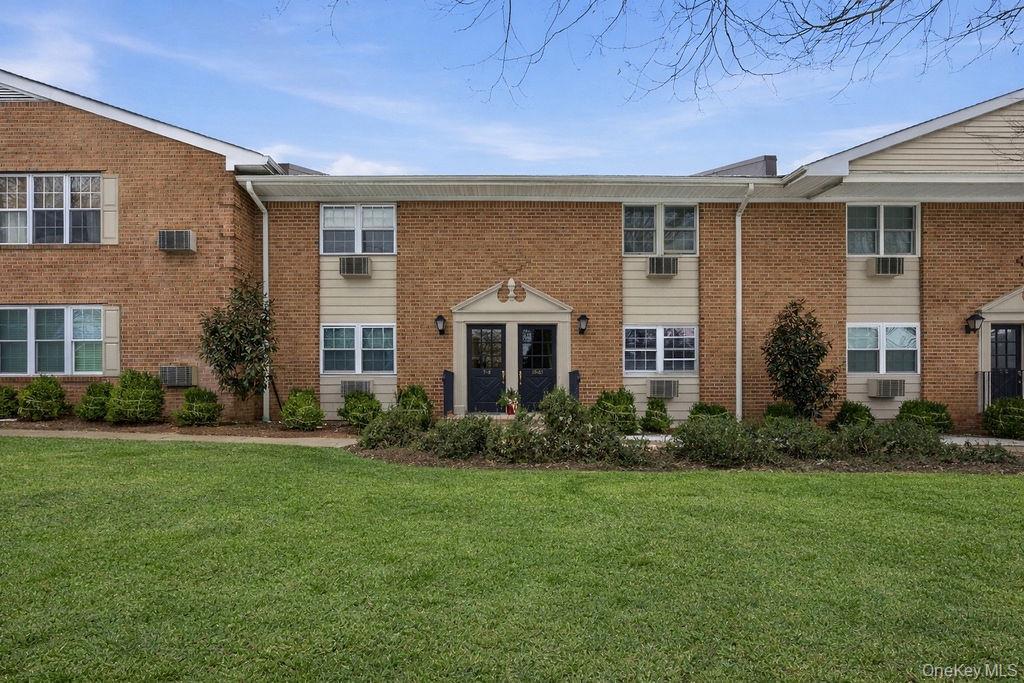 #12 photo, 26 Layton Avenue, Southampton , NY 11968