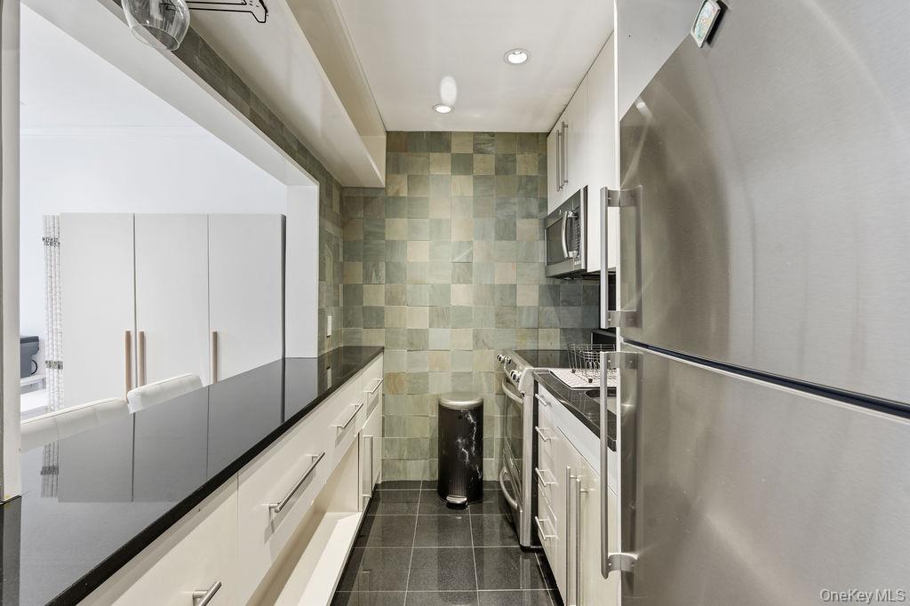 #5 photo, 26 Layton Avenue, Southampton , NY 11968