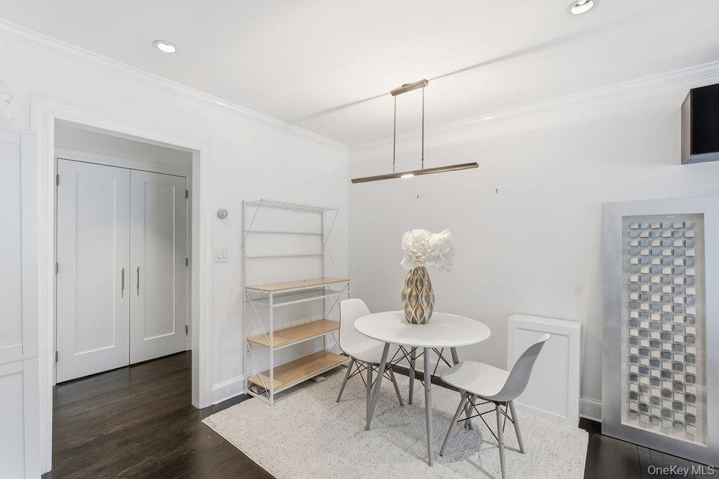 #7 photo, 26 Layton Avenue, Southampton , NY 11968