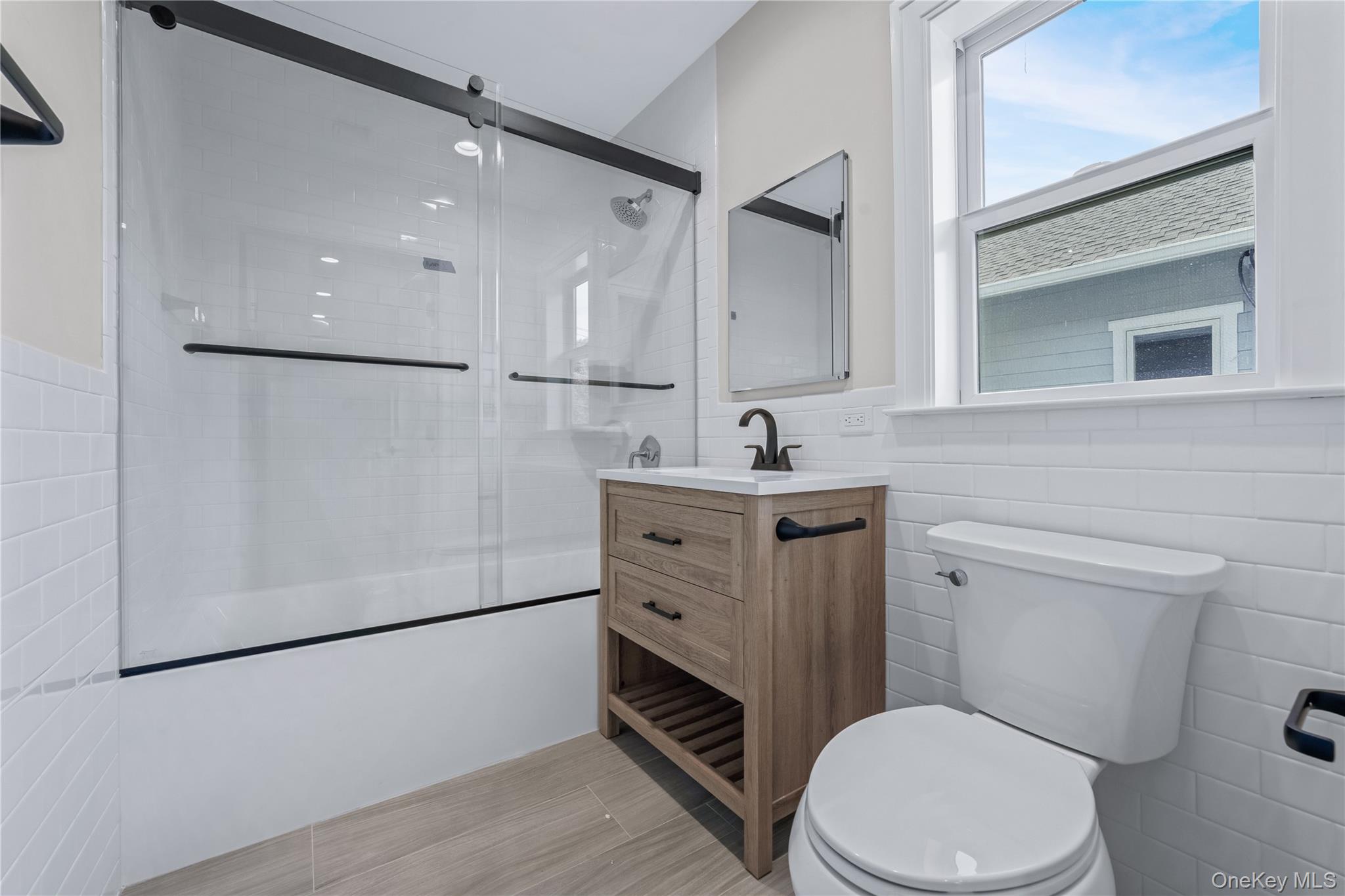 #11 photo, 110 School Street, नासाउ काउंटी Glen Cove , NY 11542