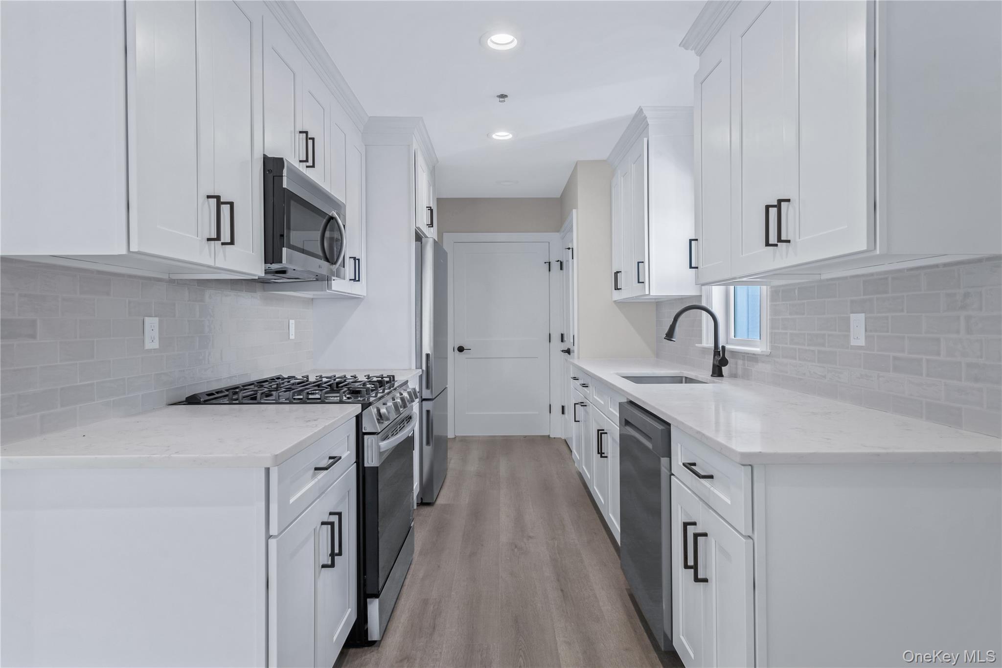 #2 photo, 110 School Street, नासाउ काउंटी Glen Cove , NY 11542