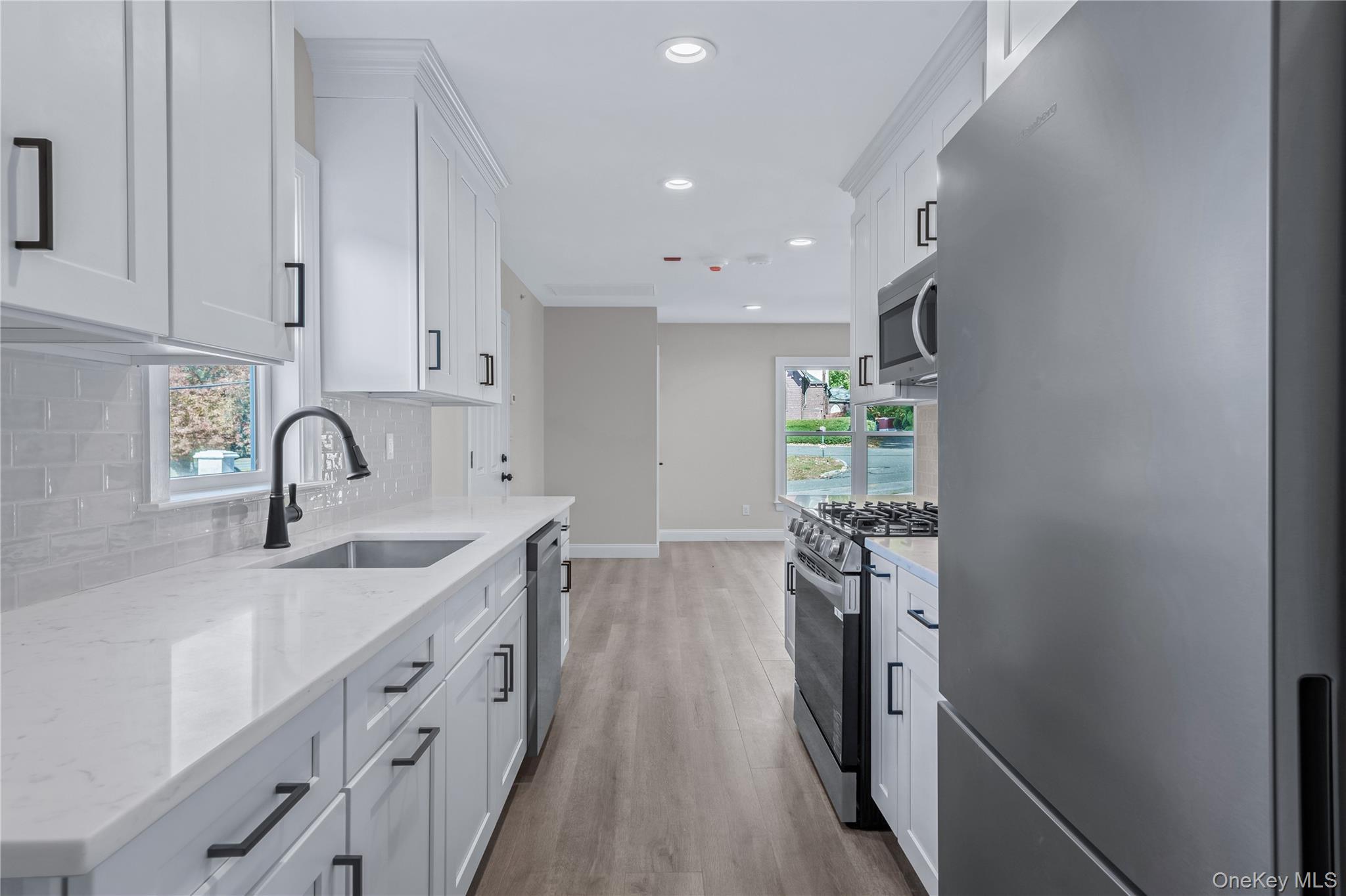 #3 photo, 110 School Street, नासाउ काउंटी Glen Cove , NY 11542